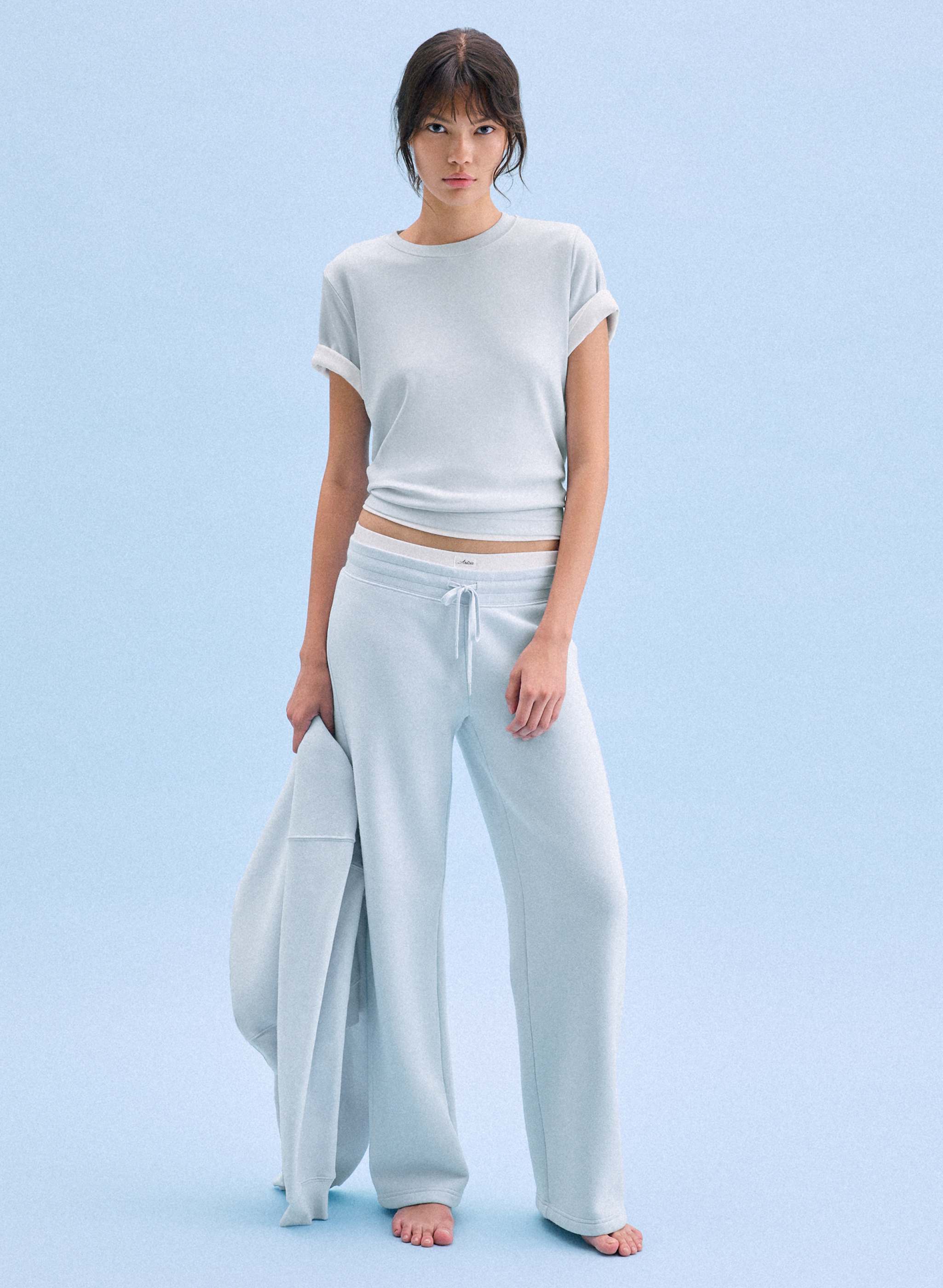 PANTALON PARFAIT À BANDE - MOLLETON DOUILLET - Pantalon molletonné à jambe large, à taille mi-haute et à large ceinture montée élastiquée. 