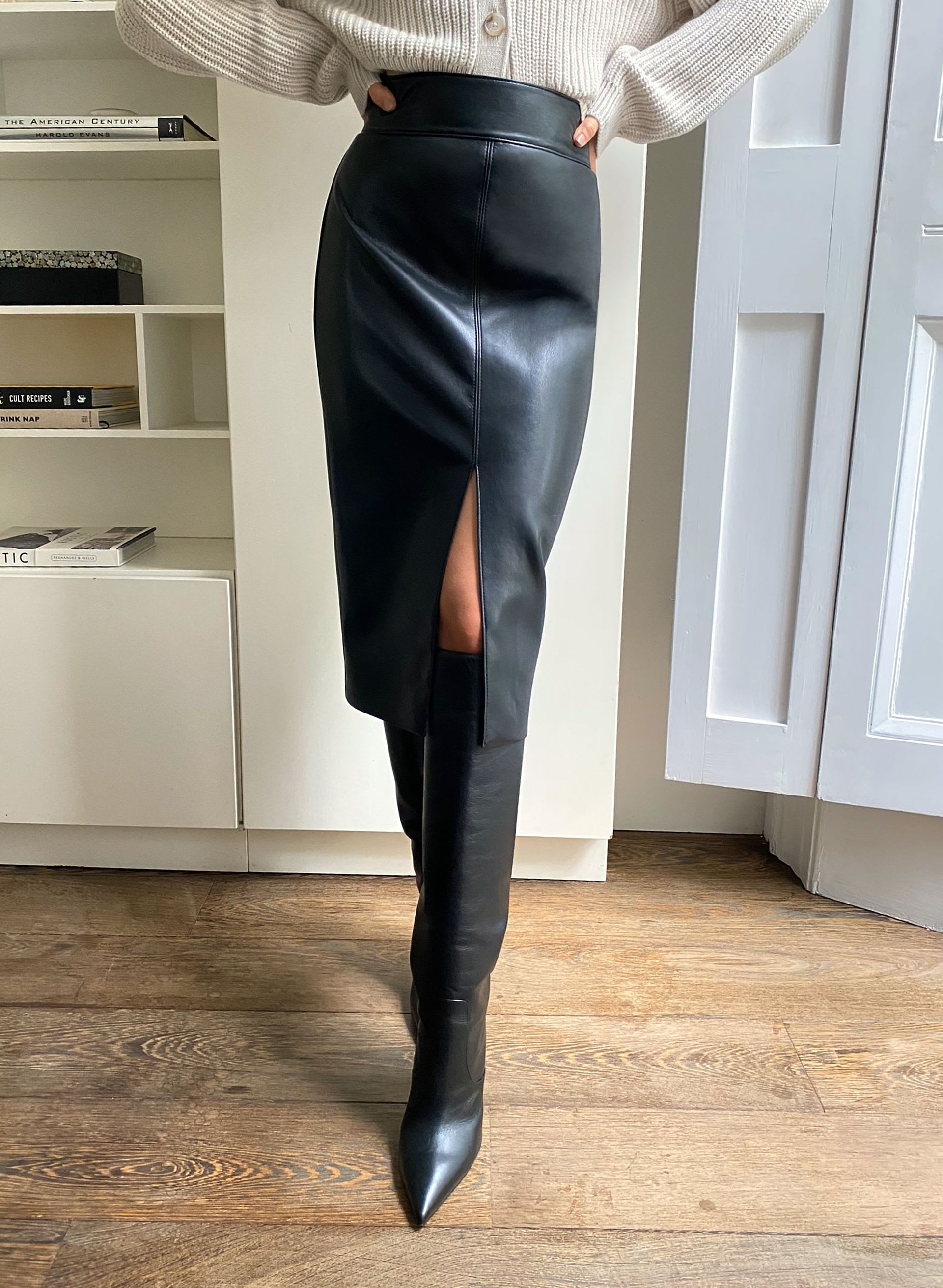 PEGU SKIRT | Aritzia