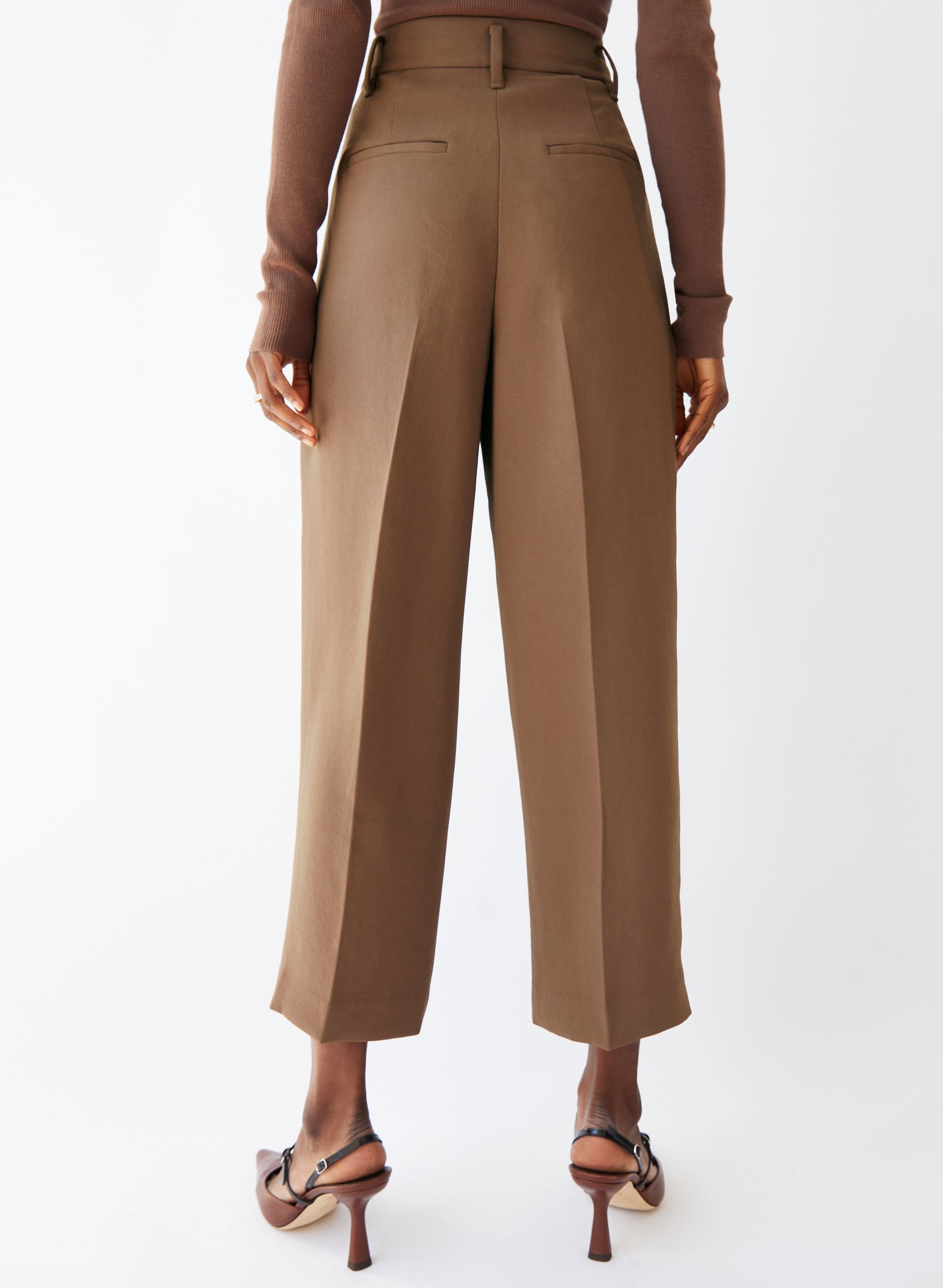 The Effortless Pant™ Cropped | Aritzia US display picture 1