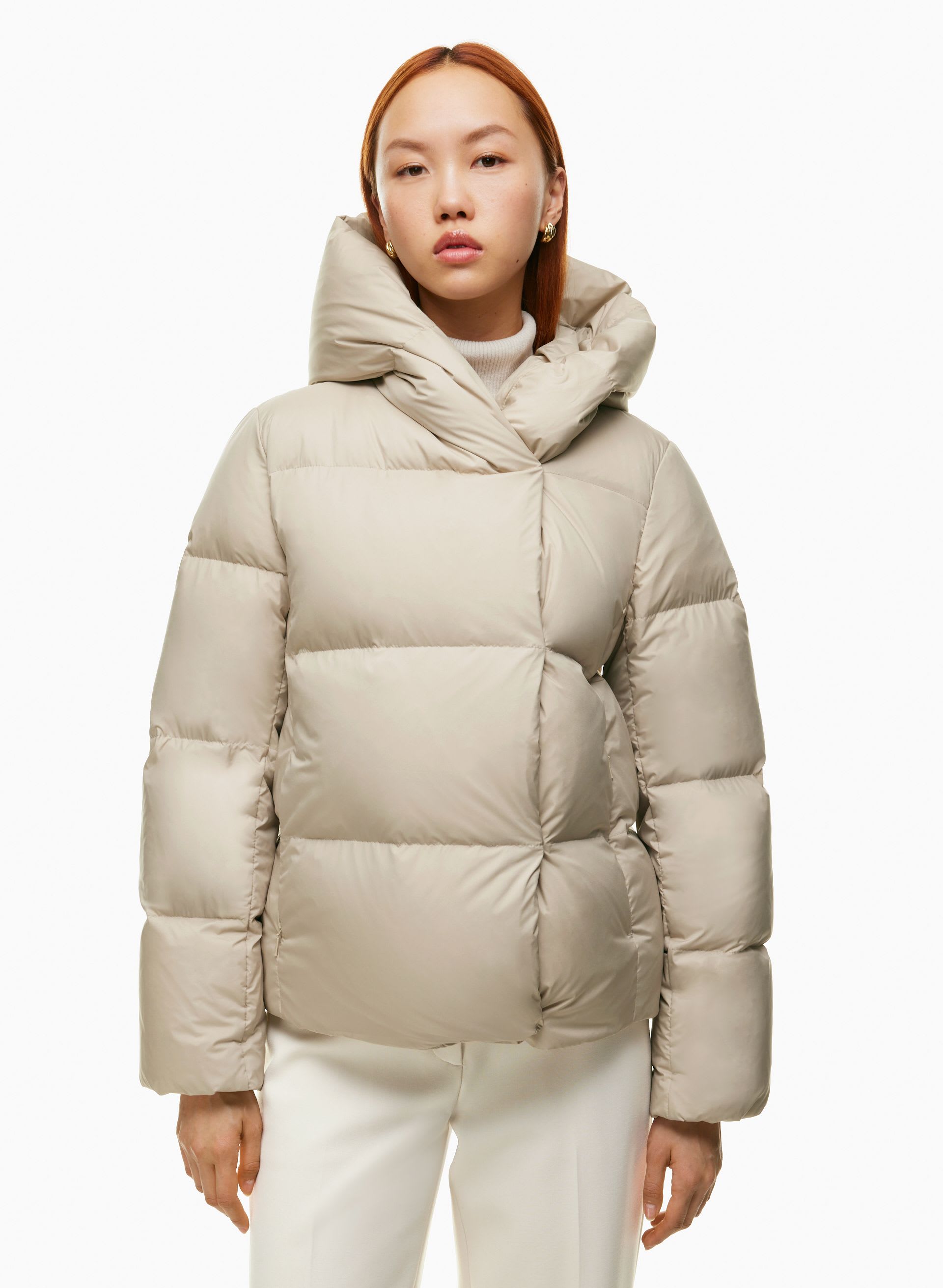 The Duvet Puffer Short | Aritzia CA