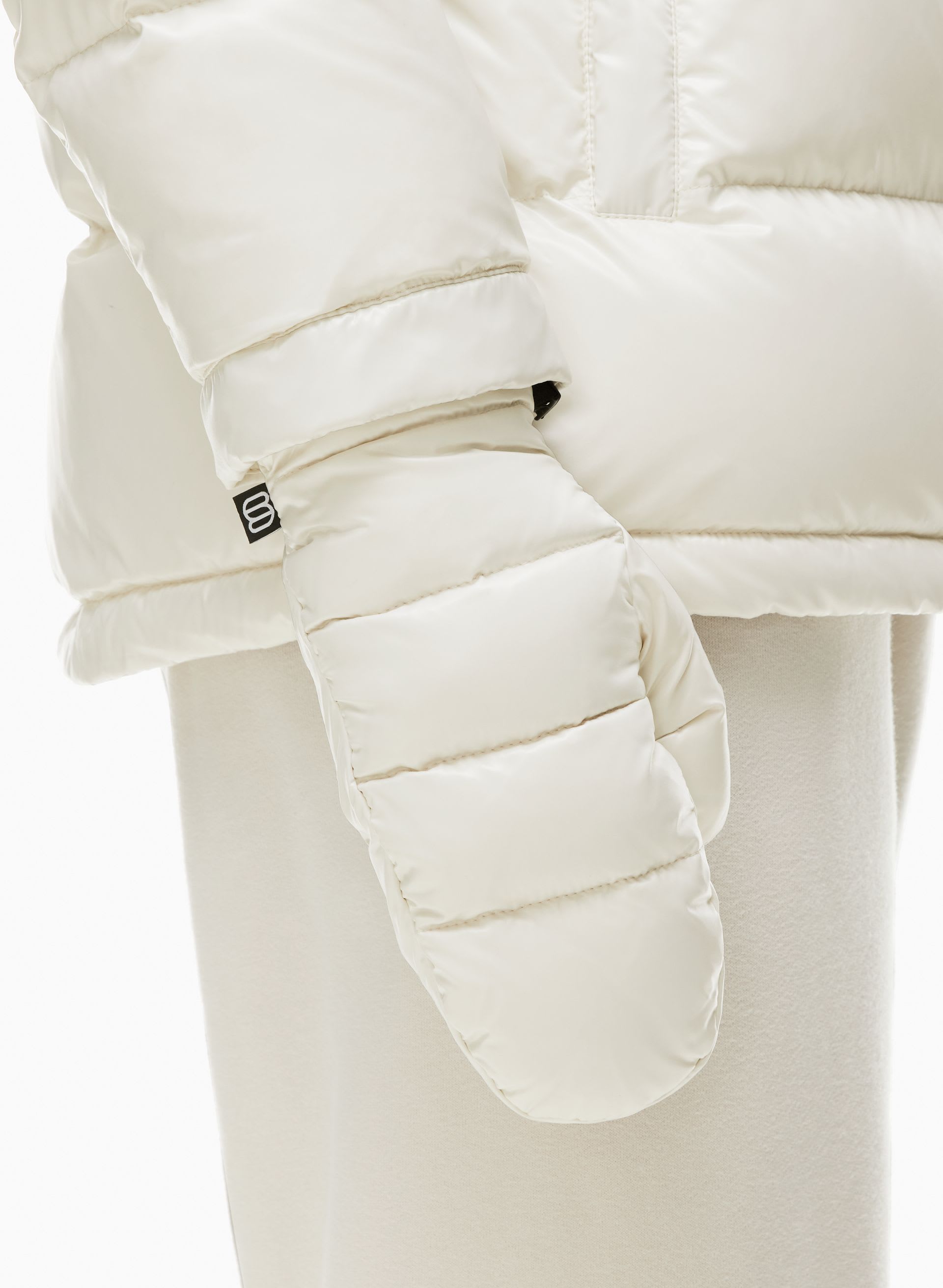 THE SUPER PUFF™ MITTEN | Aritzia
