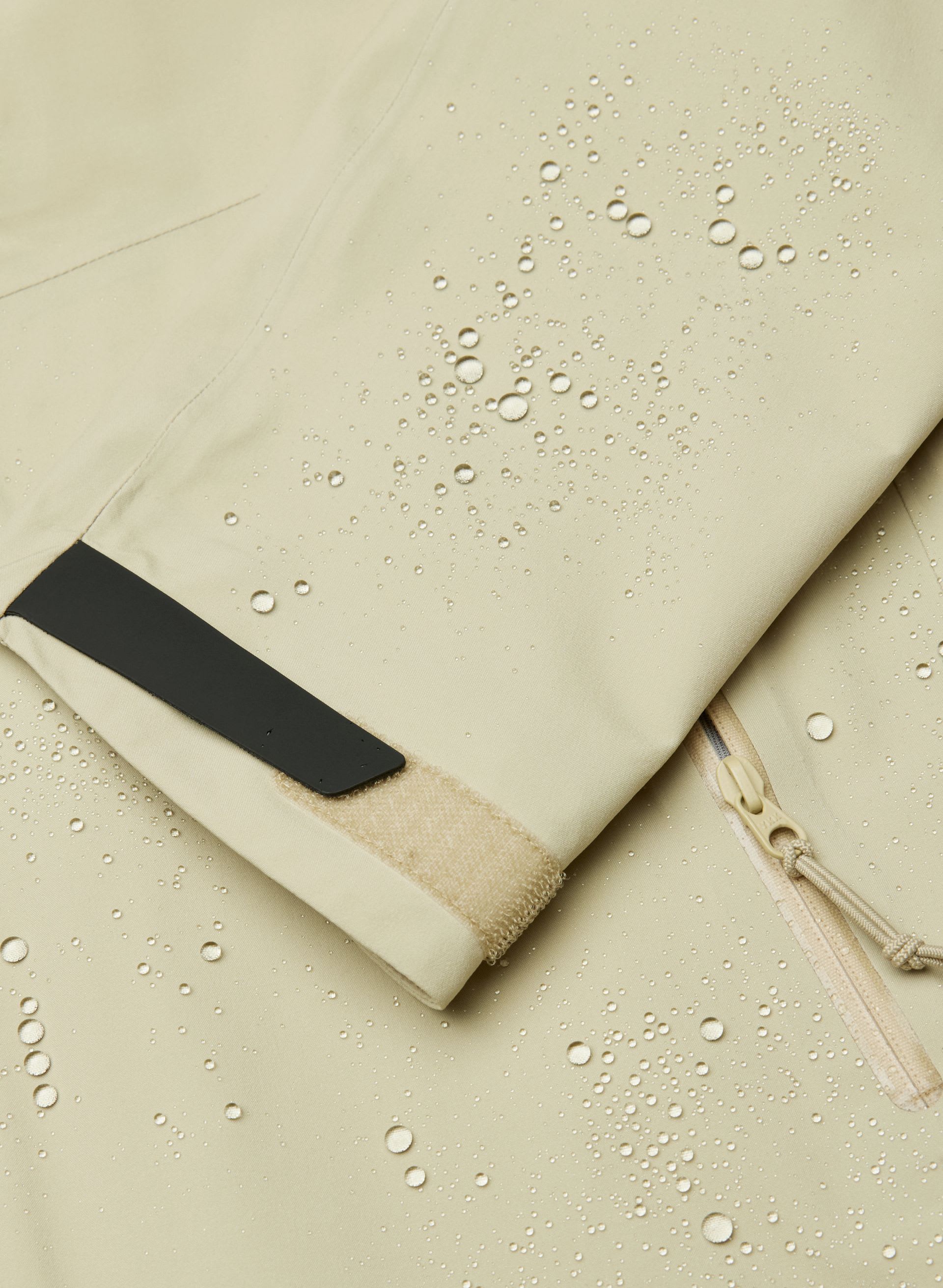 VESTE COQUILLE HARD | Aritzia