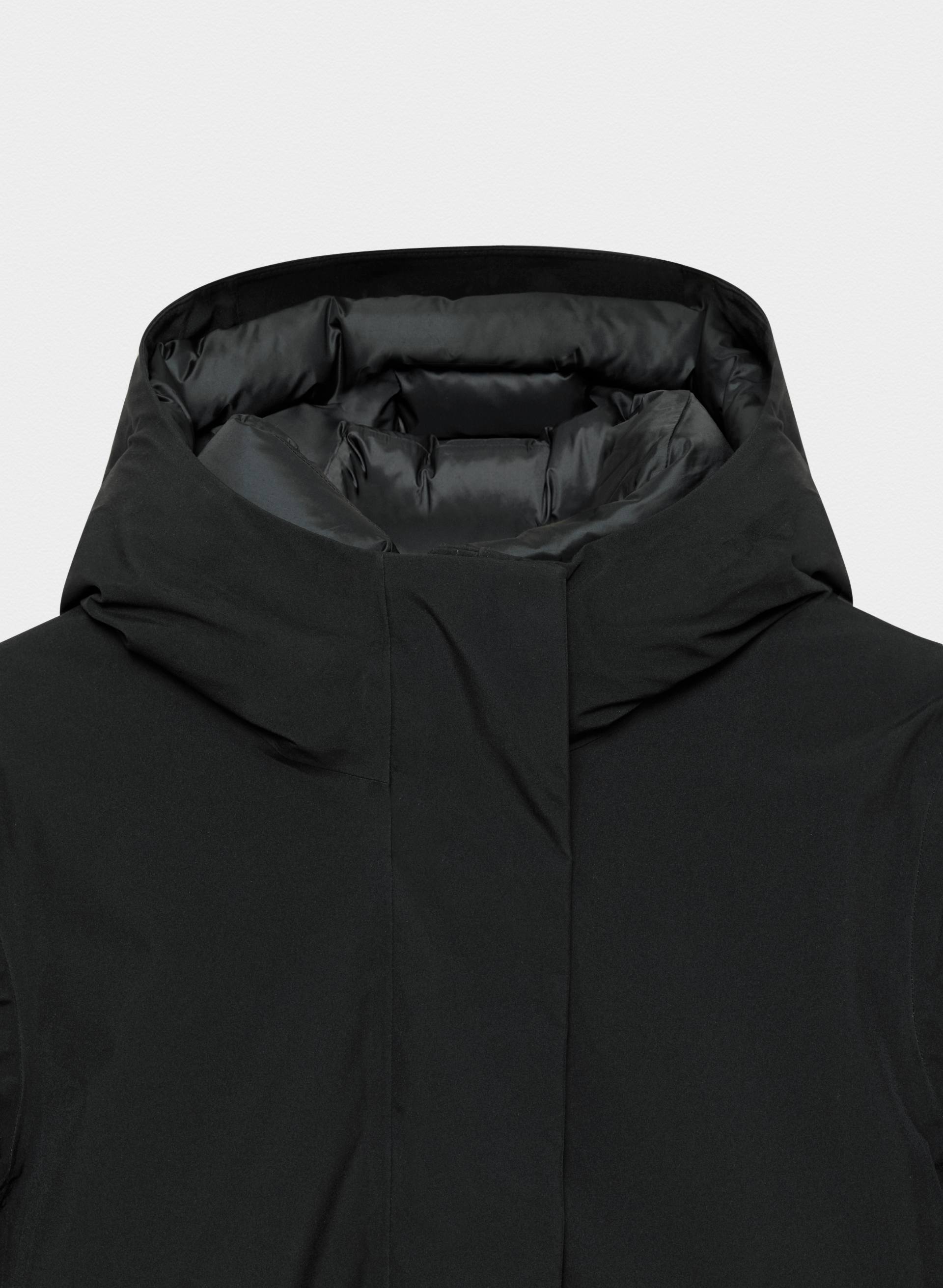 EXPLORE LONG PARKA | Aritzia