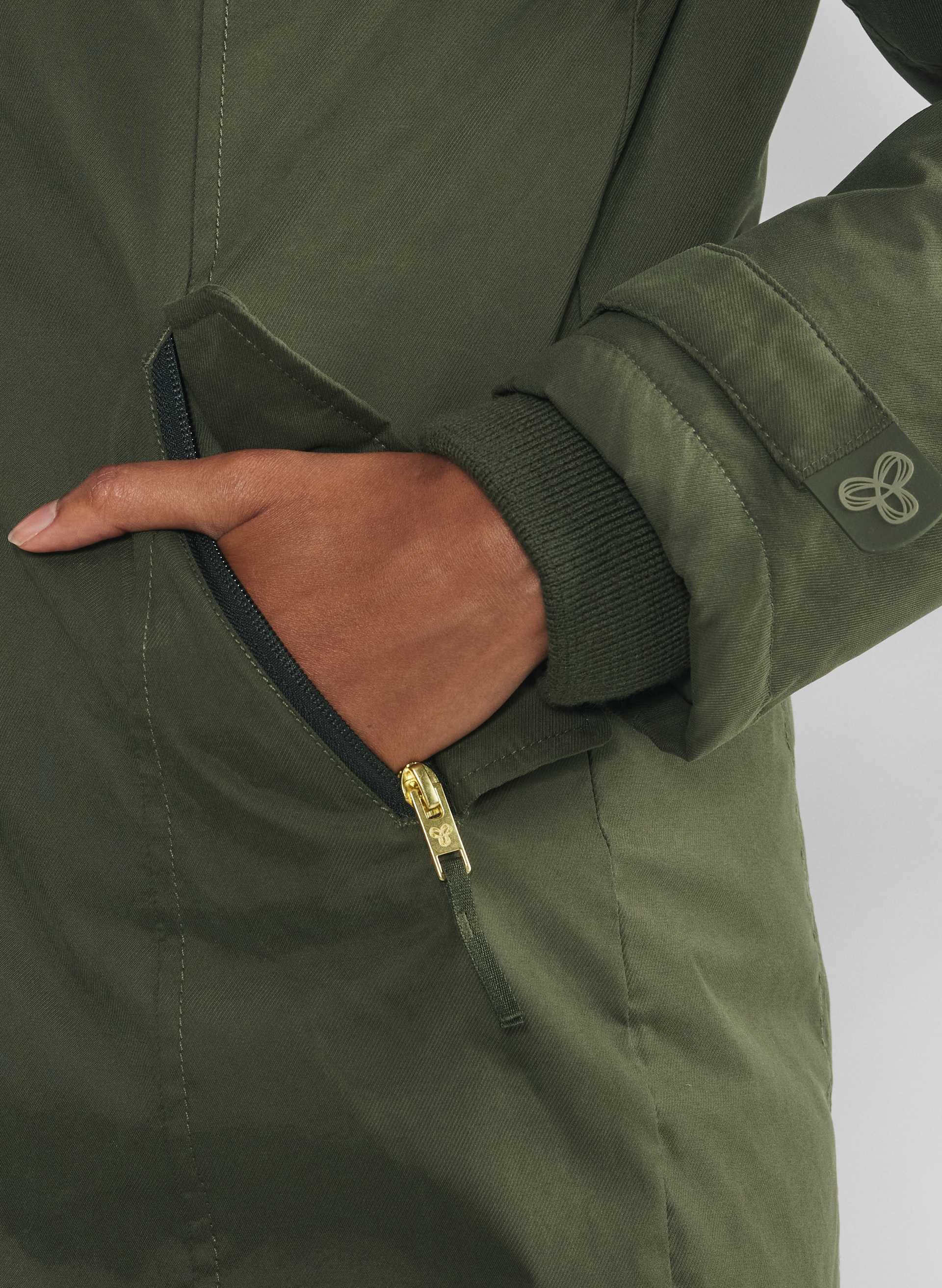 THE SUMMIT PARKA | Aritzia