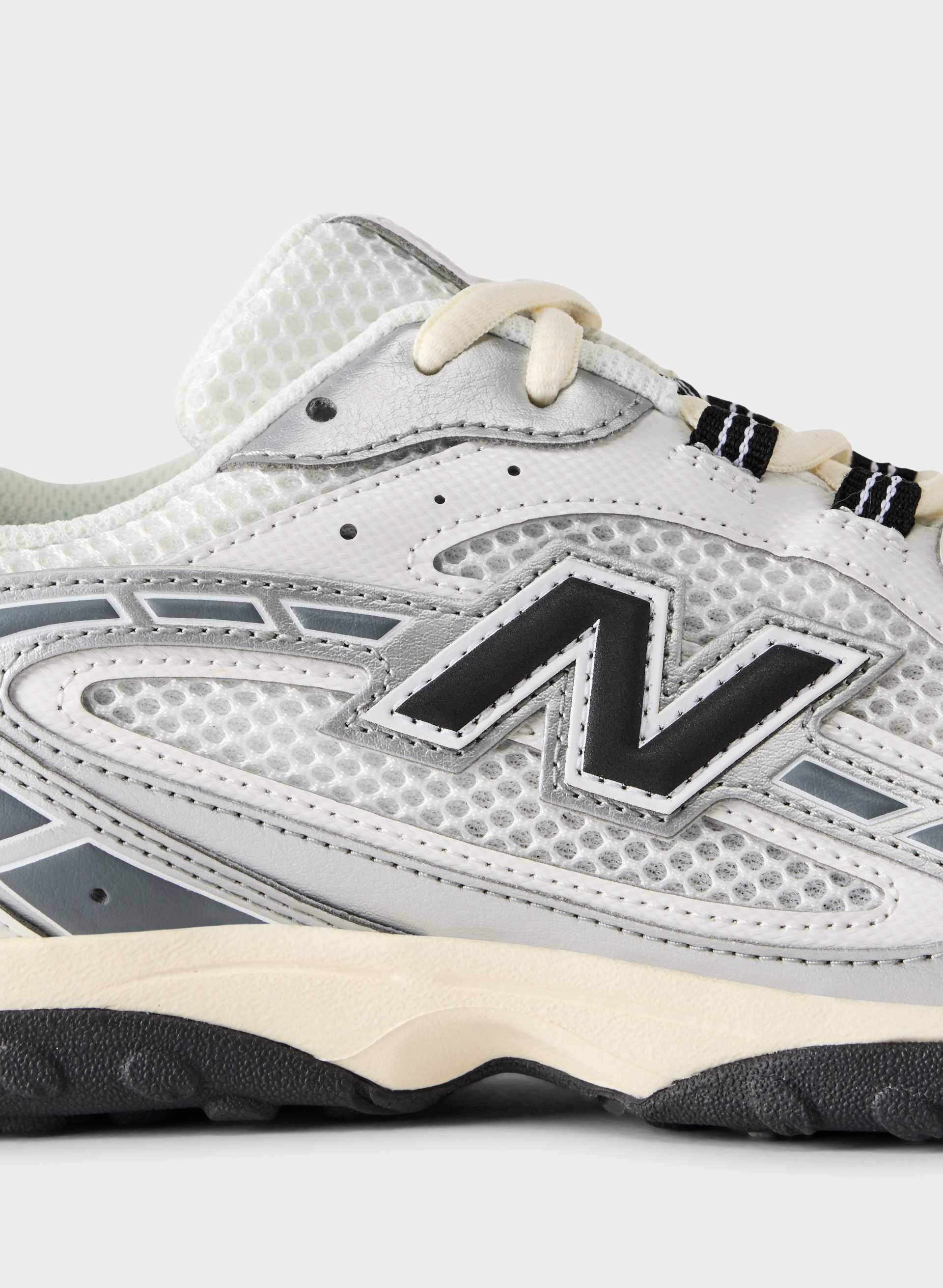 New Balance 204 | Aritzia CA