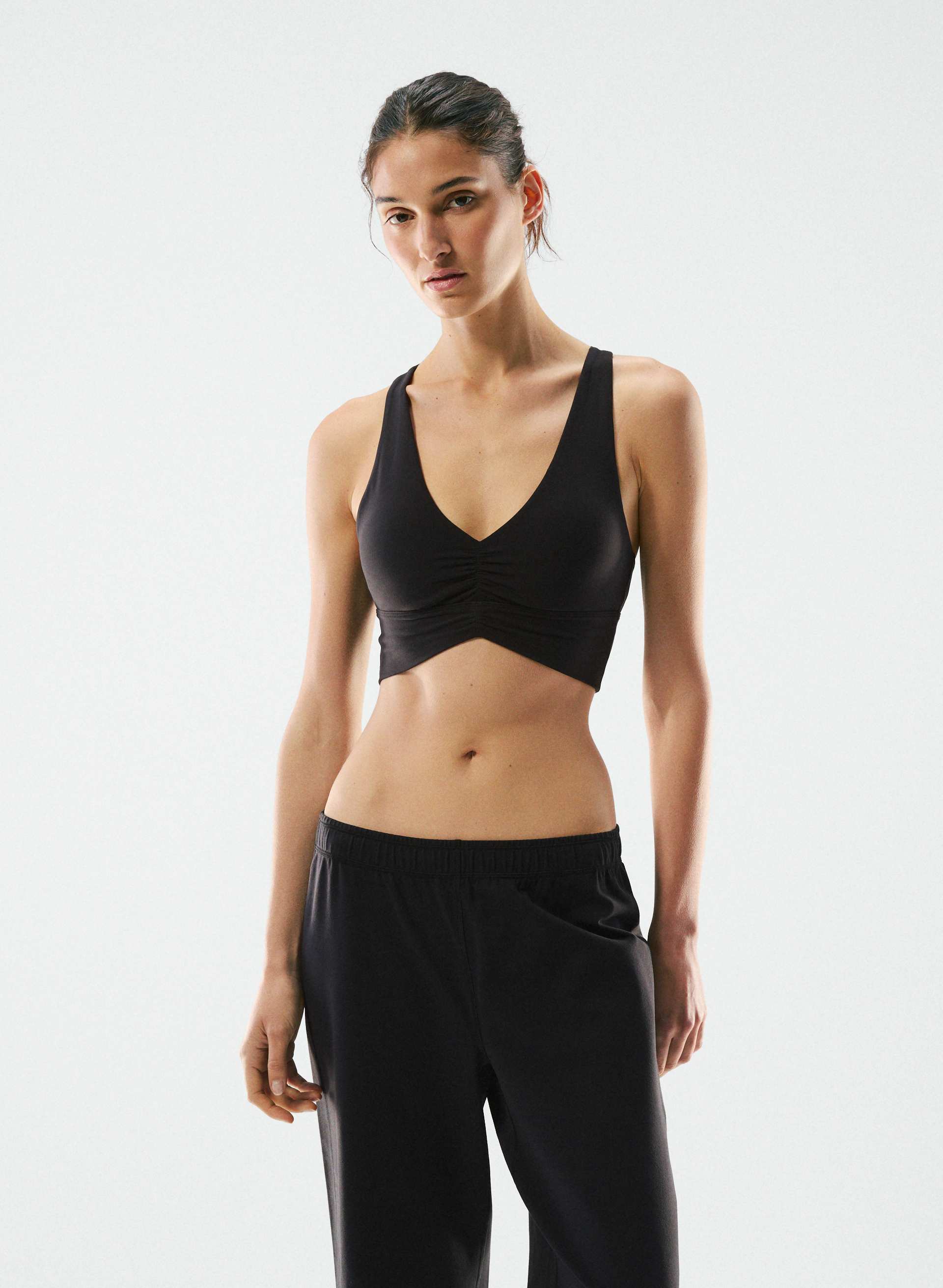 SOUTIEN-GORGE SPORT VOLLEY - BUTTER - Soutien-gorge sport à encolure en V qui offre un soutien léger et évacue la transpiration. 