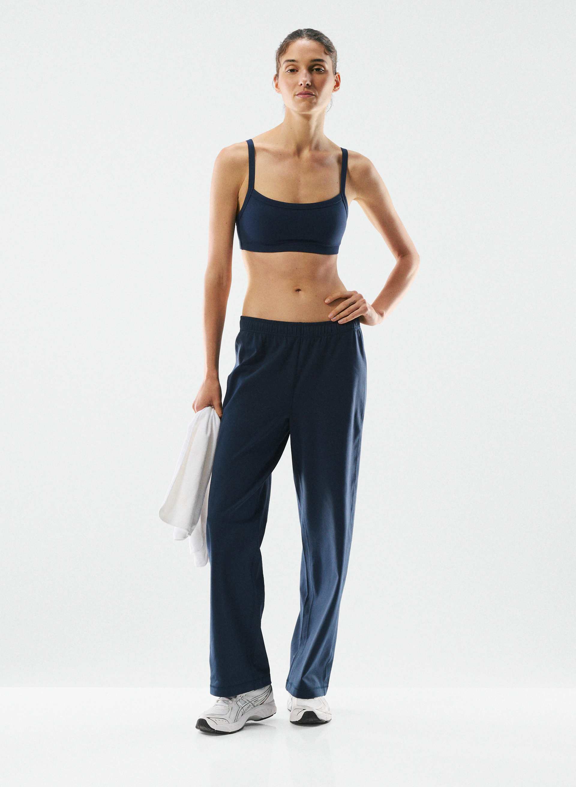BUTTER TUMBLER BRA TOP - A/B CUP - Sweat-wicking scoopneck bra top for A/B cups. 
