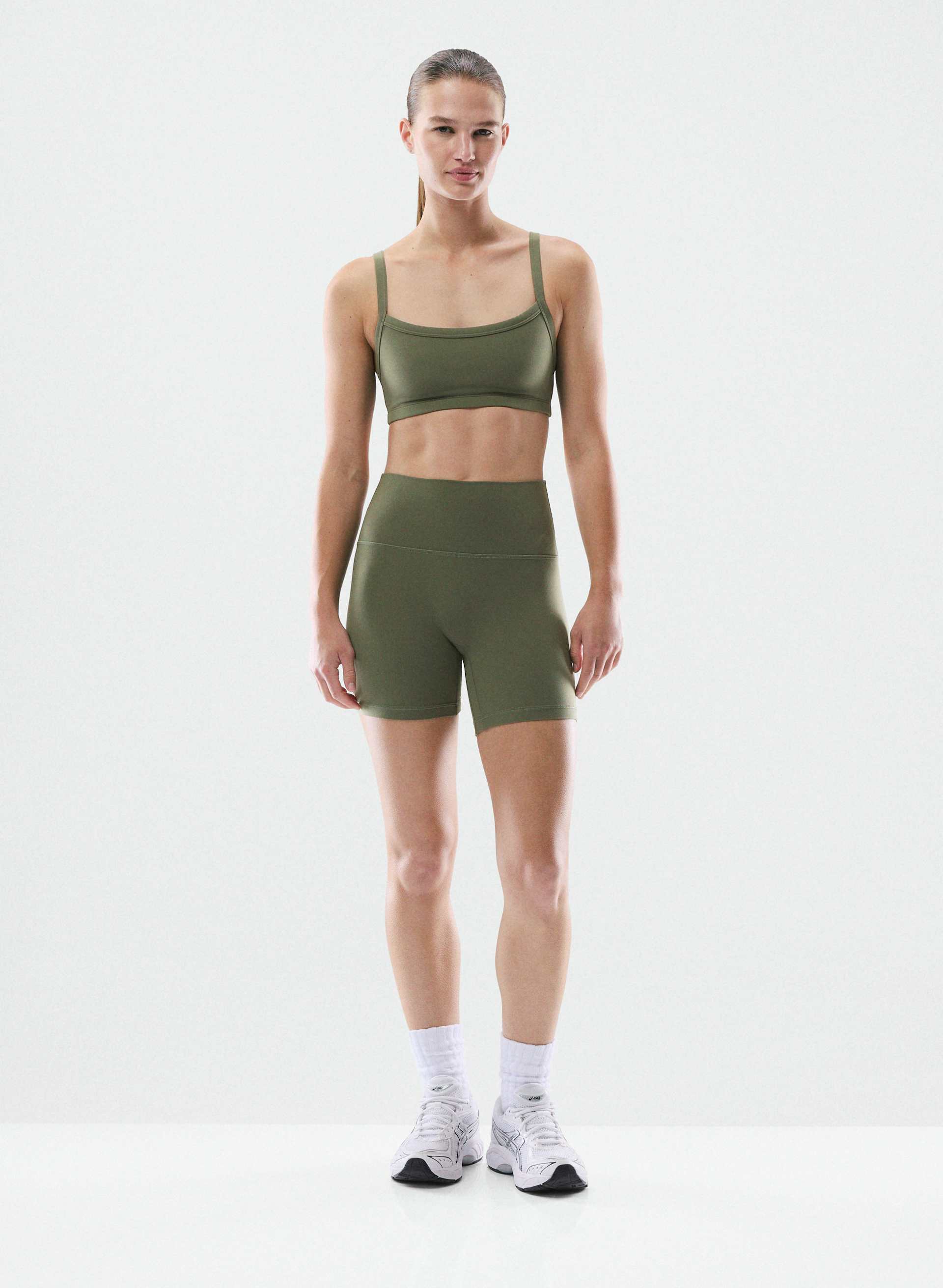 BUTTER TUMBLER BRA TOP - A/B CUP - Sweat-wicking scoopneck bra top for A/B cups. 