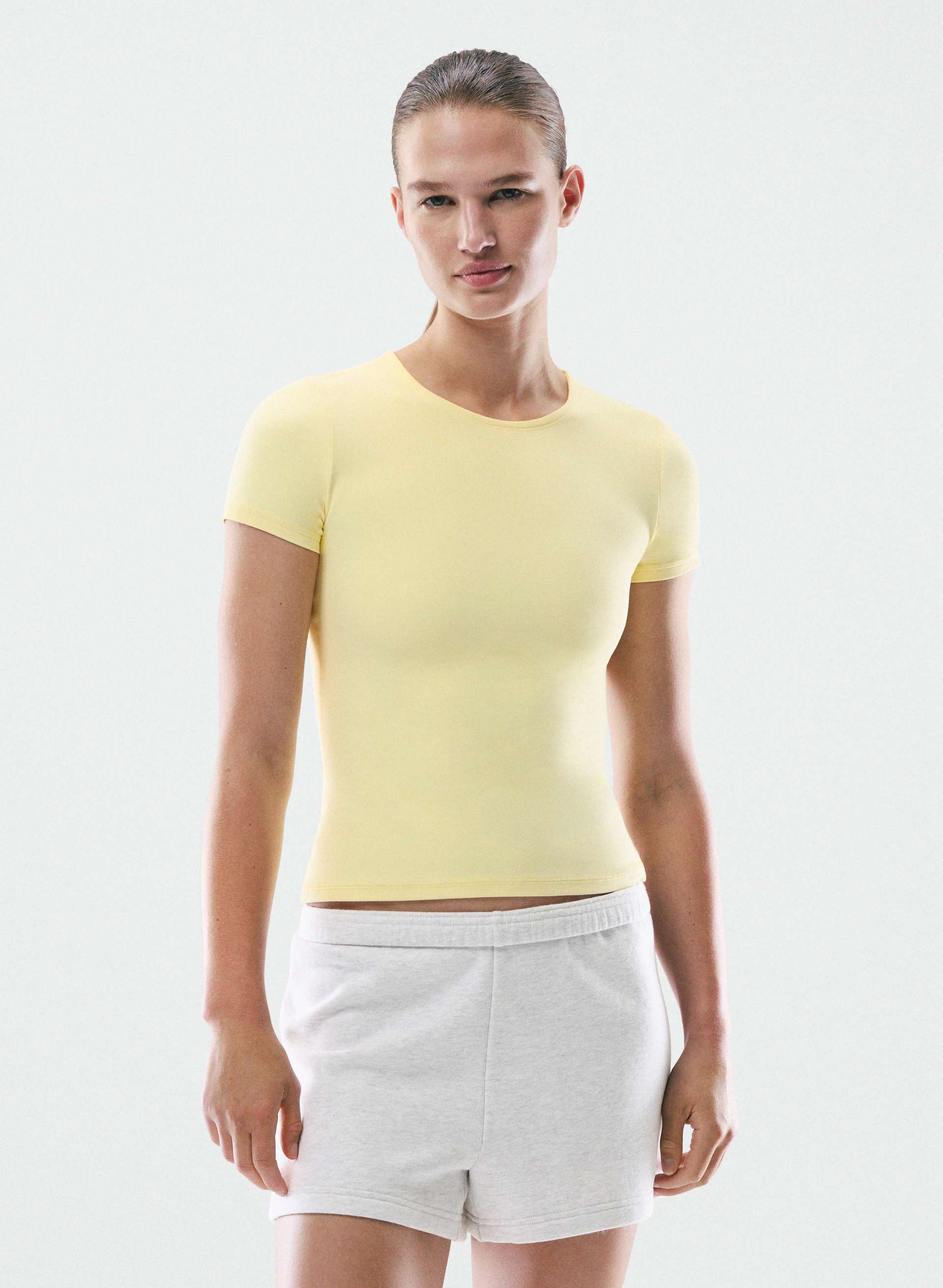 T-SHIRT ESSENTIAL - BUTTER - T-shirt ras du cou qui évacue la transpiration. 