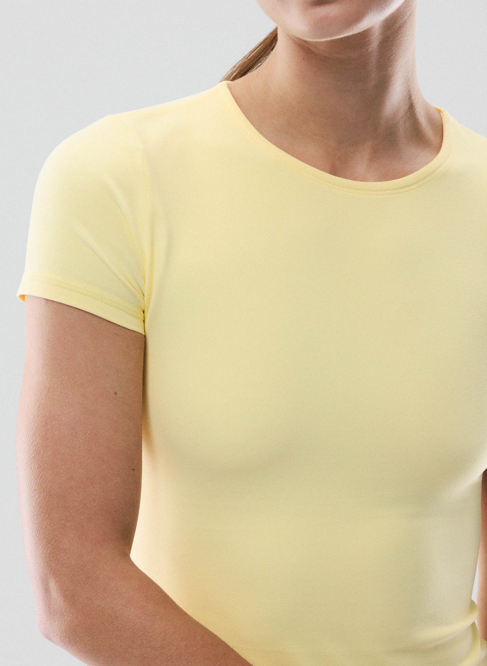 T-SHIRT ESSENTIAL - BUTTER | Aritzia