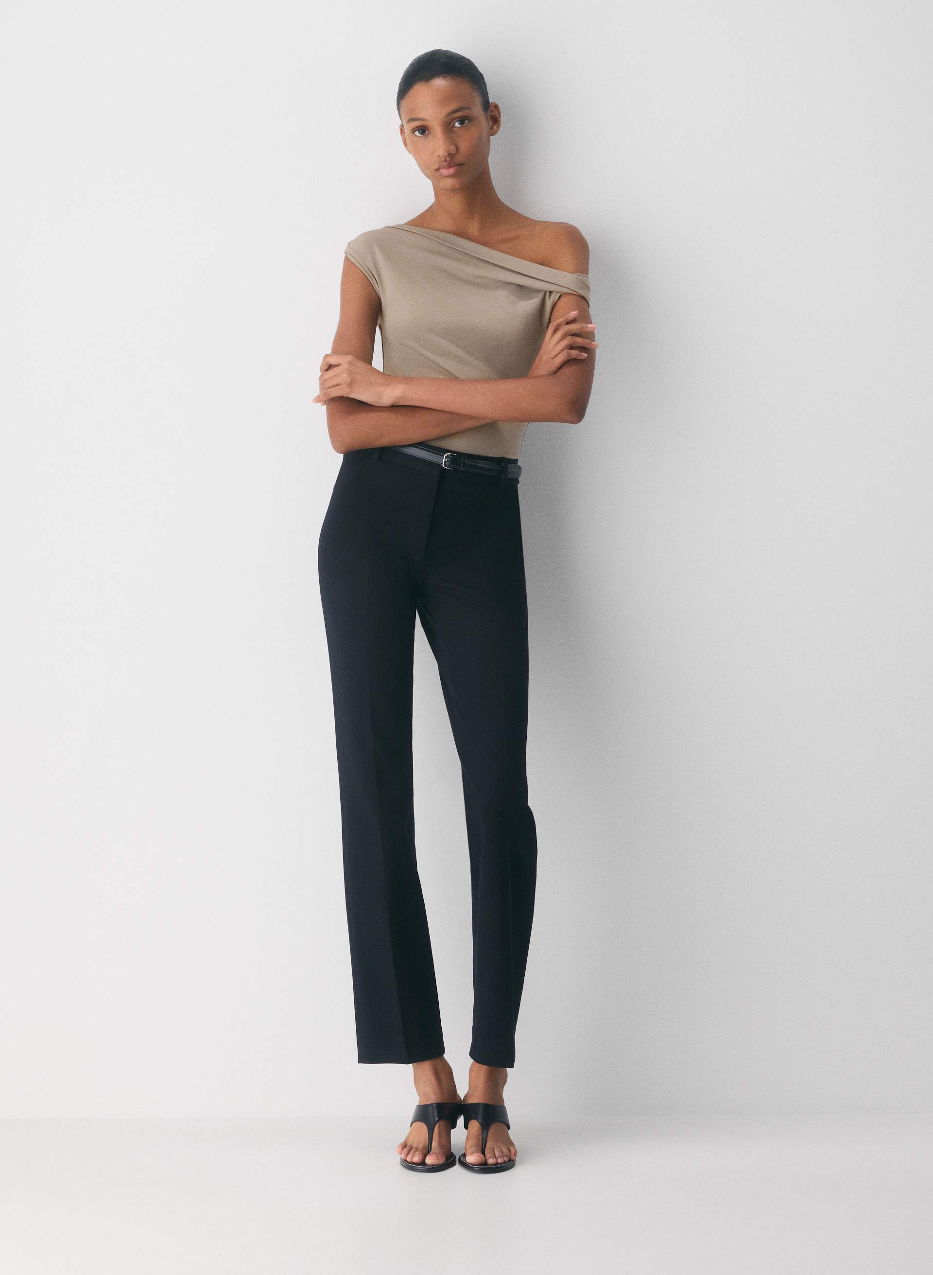 ORIGINAL CONTOUR RAVISH TOP - Second-skin off-shoulder top with twist detail. 
