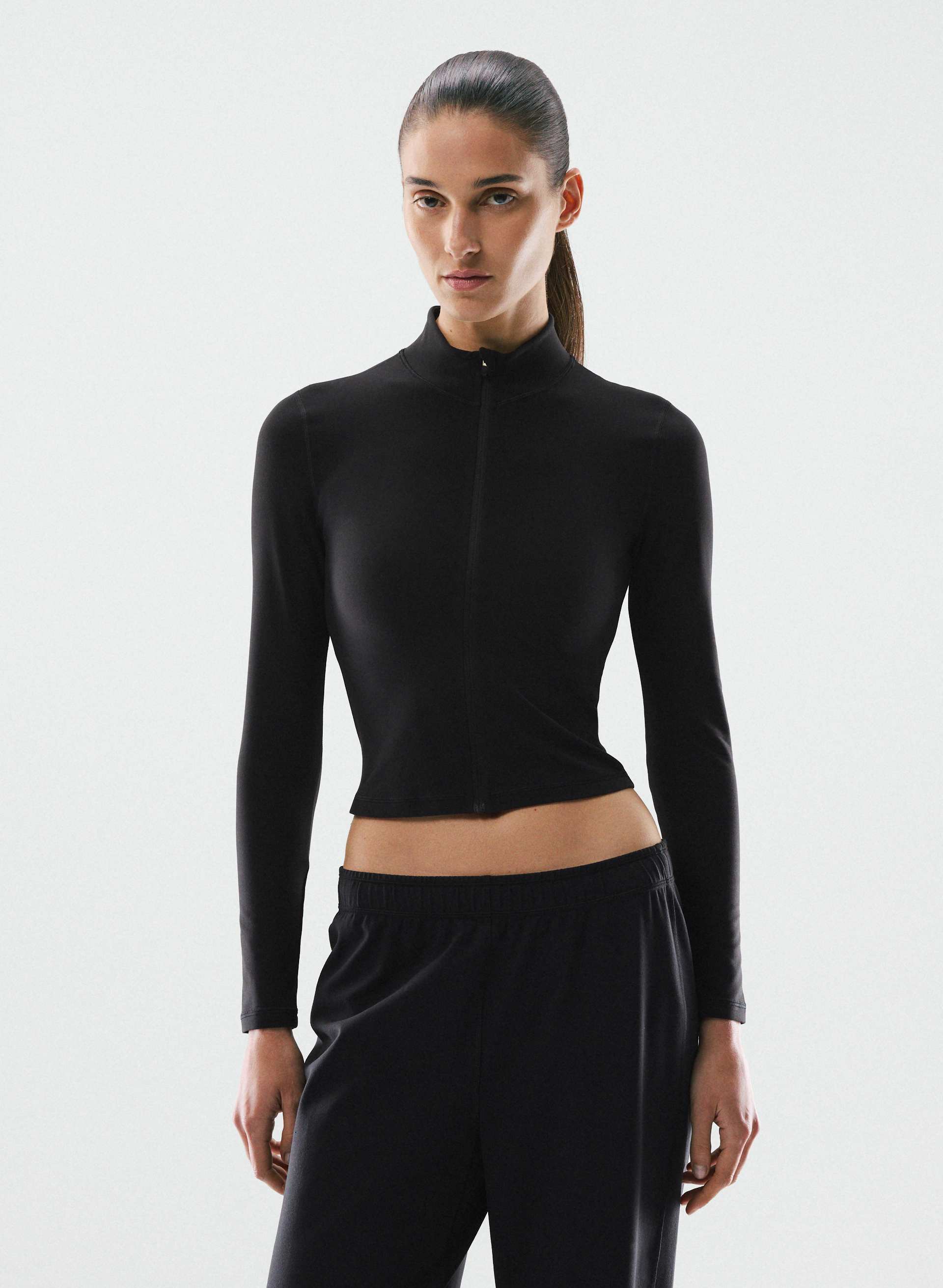 Black Active Tops | Aritzia INTL