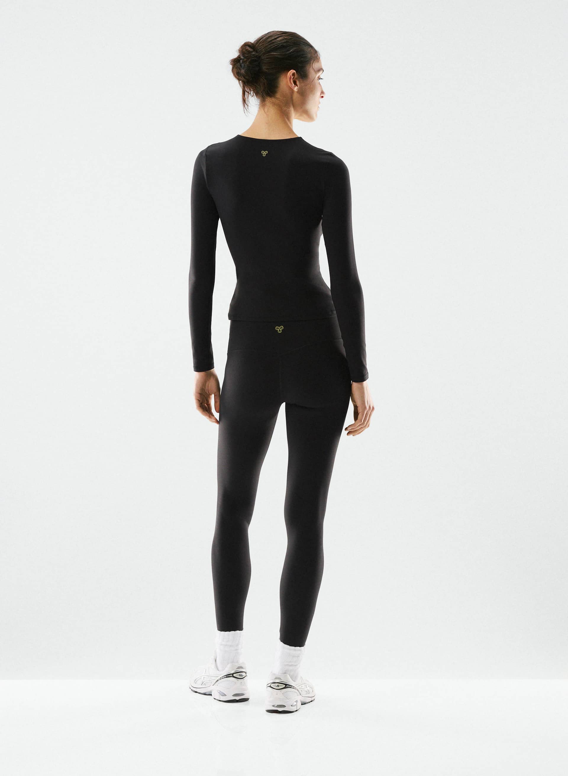 BUTTER ESSENTIAL LONGSLEEVE | Aritzia