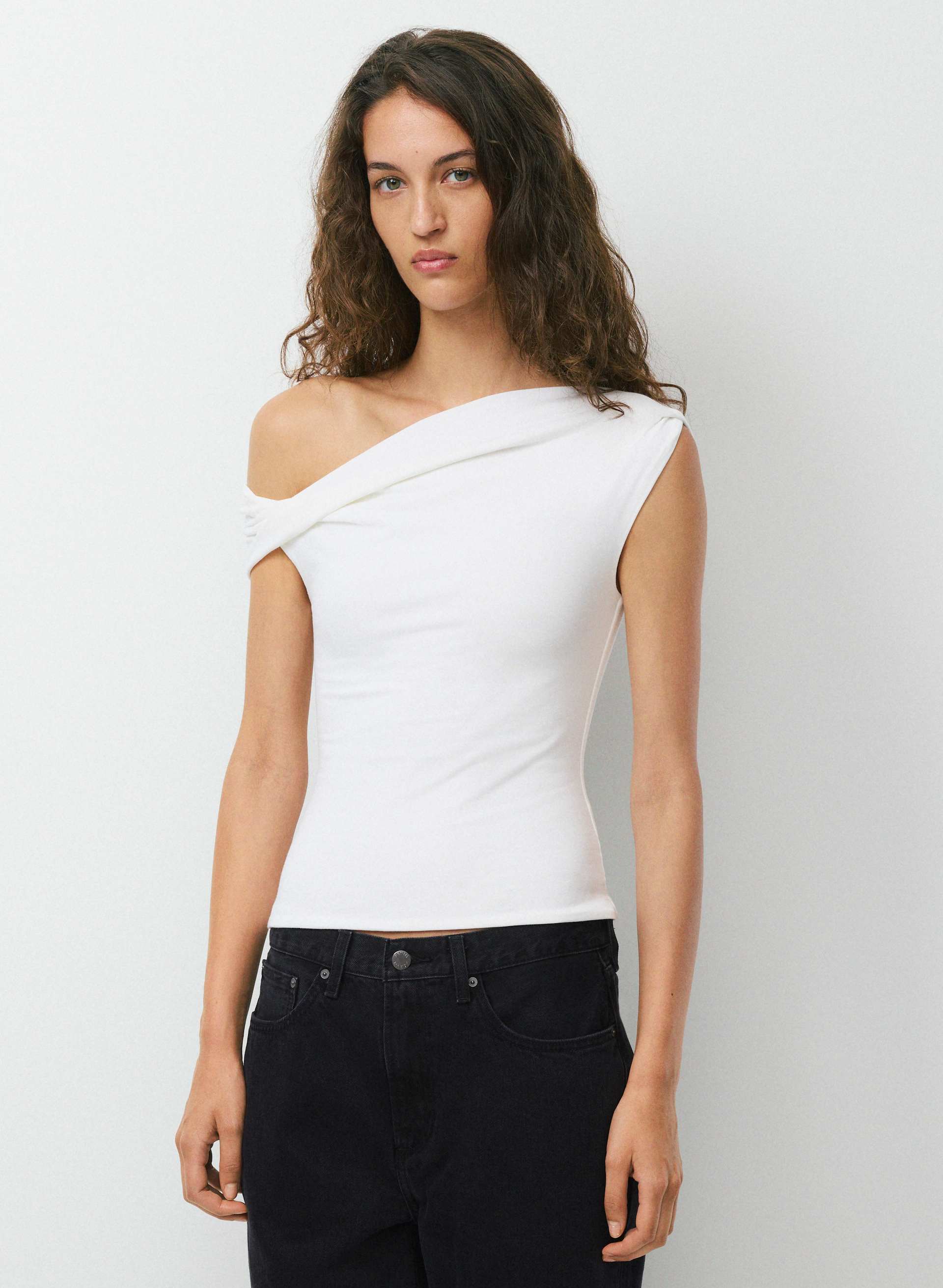 CASUAL CONTOUR RAVISH TOP | Aritzia