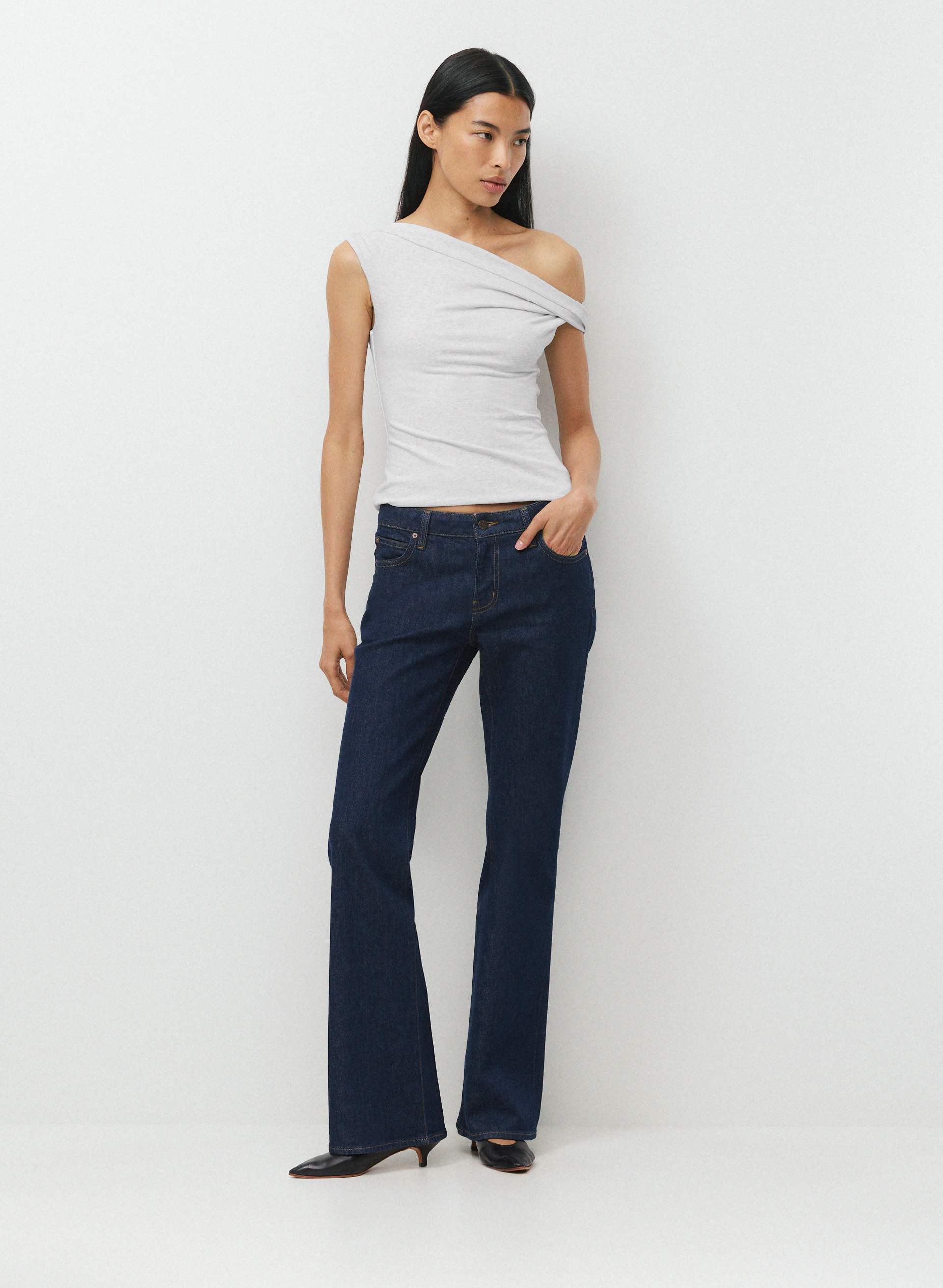CASUAL CONTOUR RAVISH TOP | Aritzia