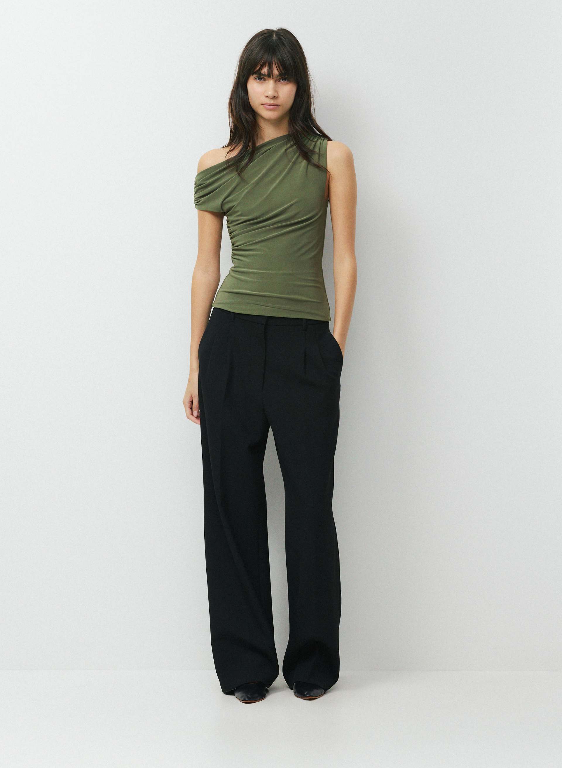 SMOOTH MATTER™ GALLERY TOP - Lined, opaque off-shoulder top. 