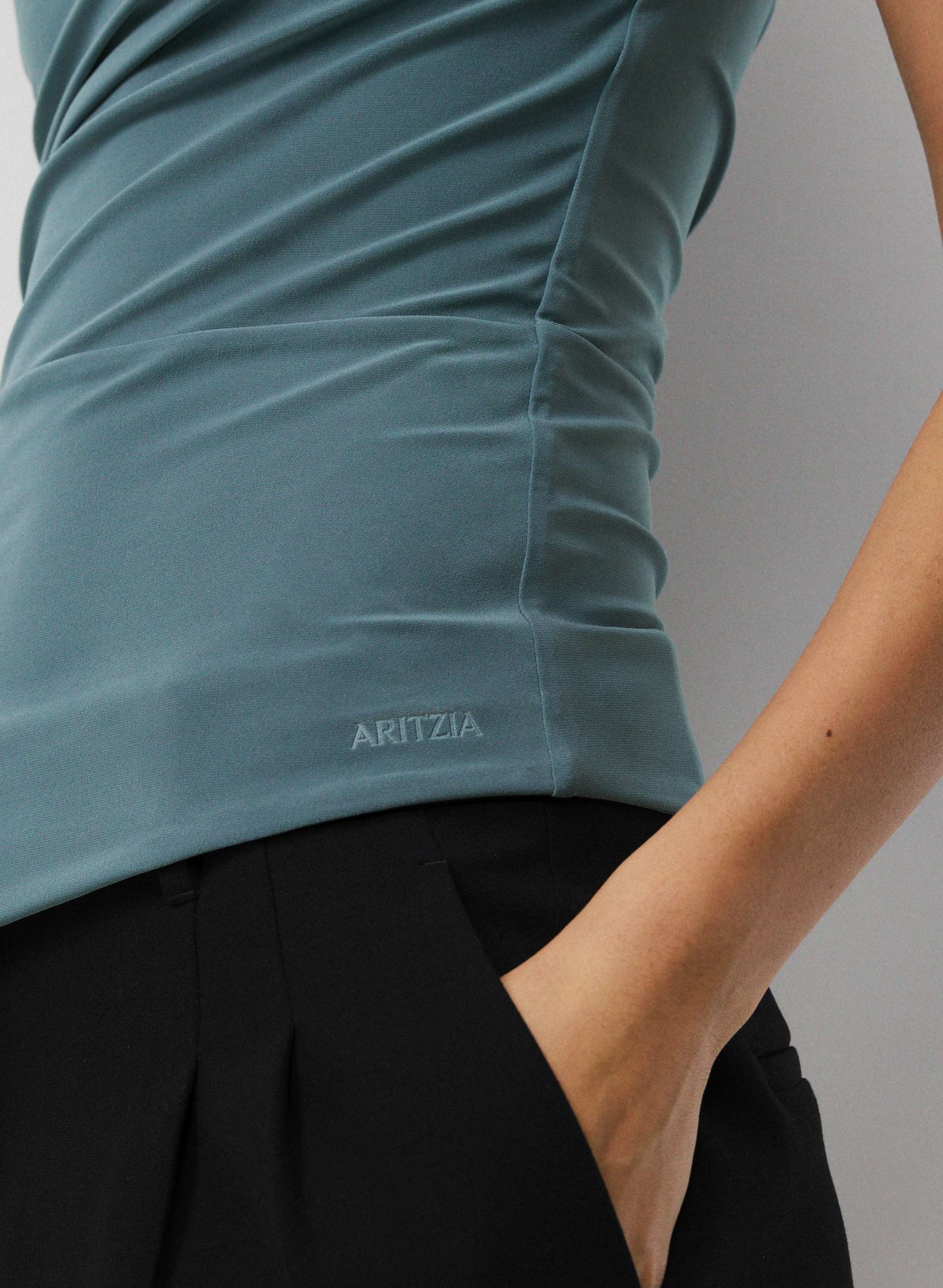 SMOOTH MATTER™ GALLERY TOP | Aritzia