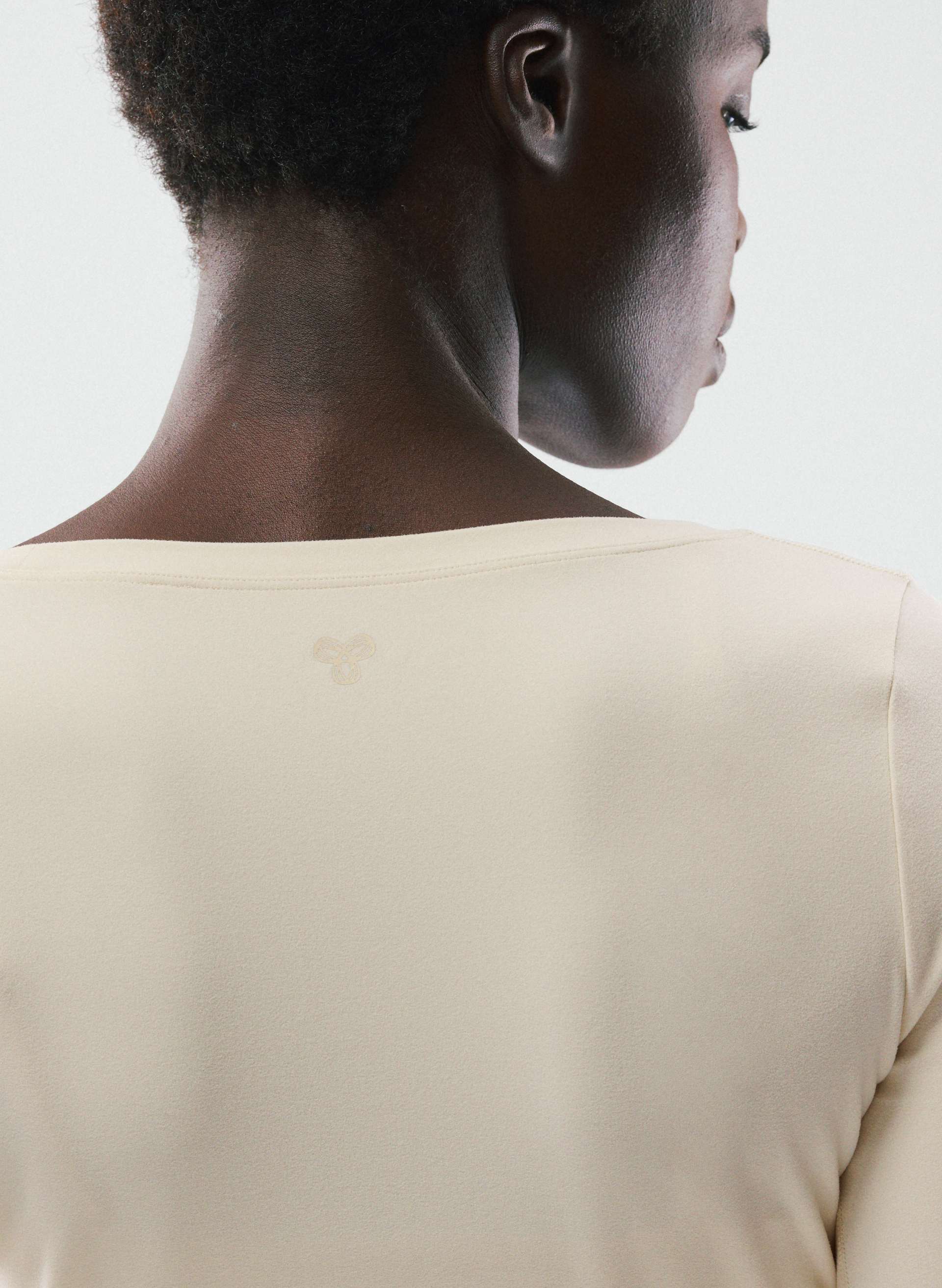 CACHE-CŒUR FOCAL À MANCHES LONGUES - BUTTER | Aritzia