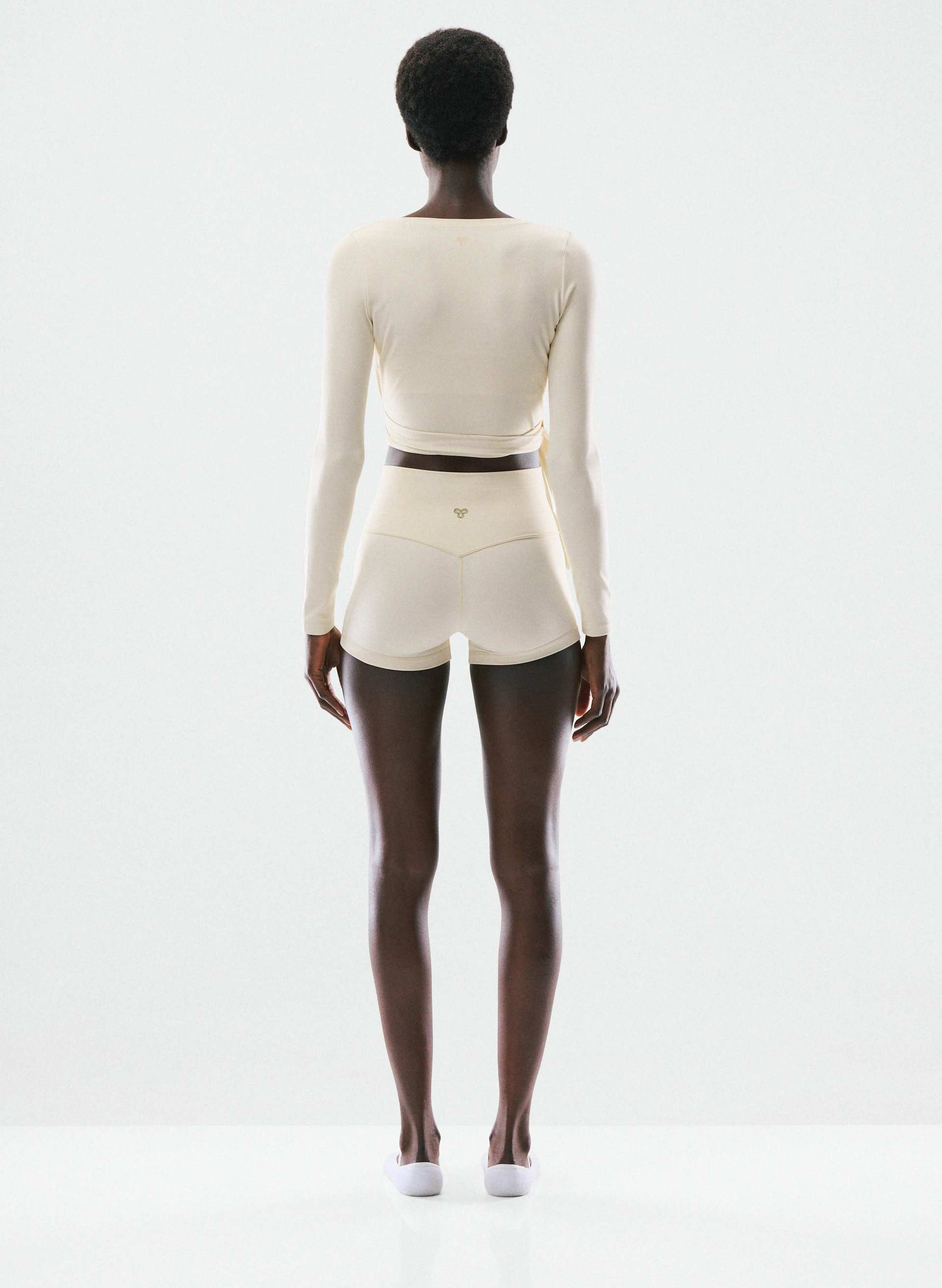 CACHE-CŒUR FOCAL À MANCHES LONGUES - BUTTER | Aritzia