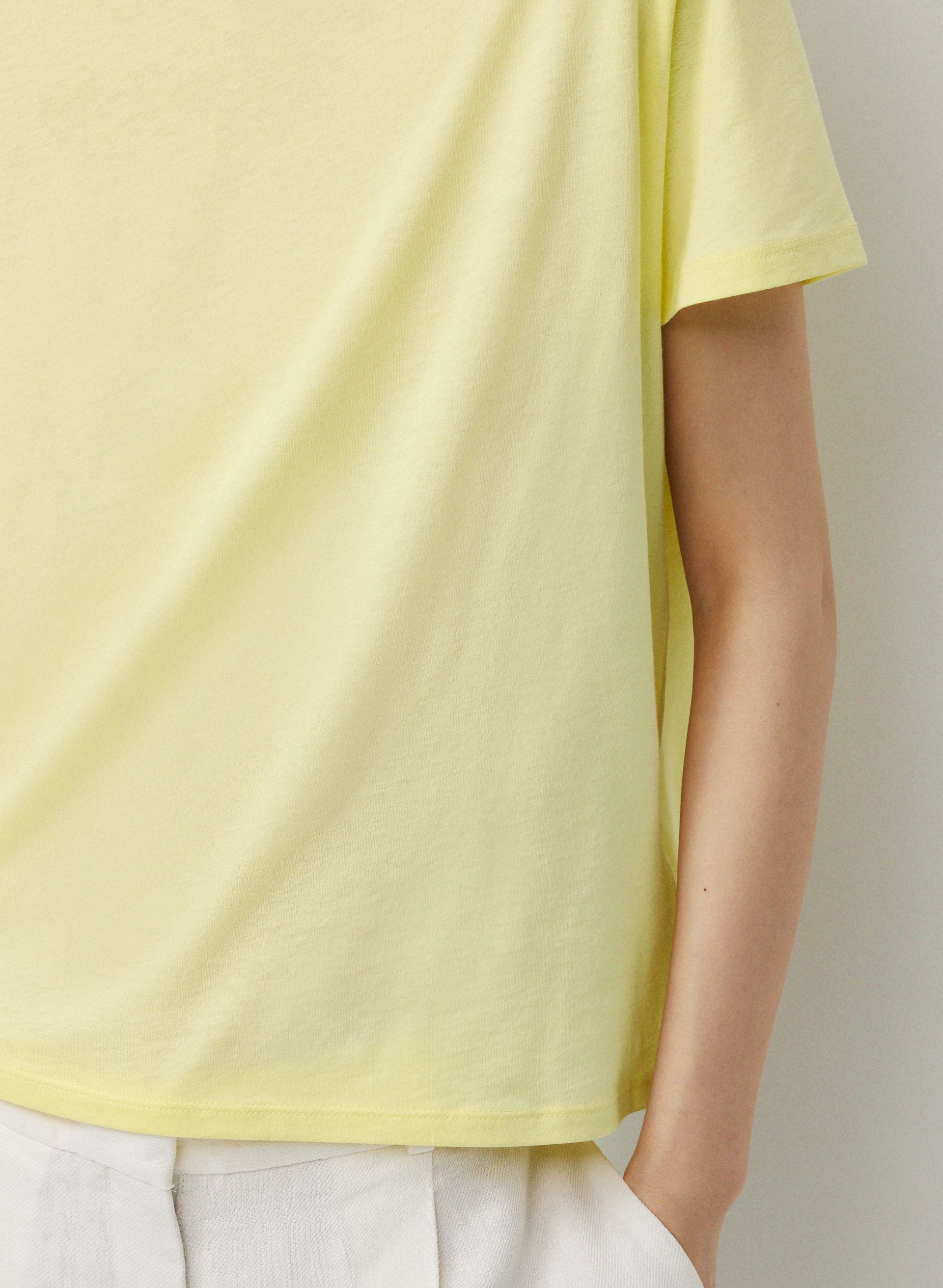 NYSA T-SHIRT | Aritzia