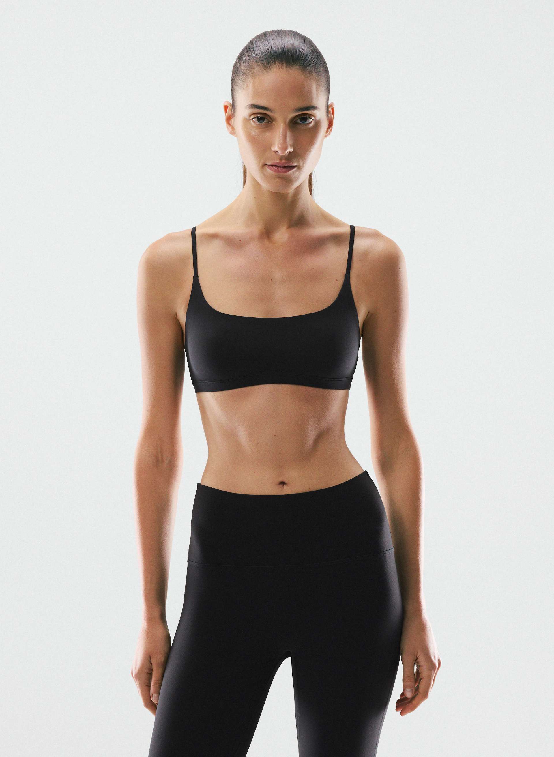 HAUT SOUTIEN-GORGE AURA - AIRBUTTER™ - Haut soutien-gorge léger à encolure carrée qui évacue la transpiration. 