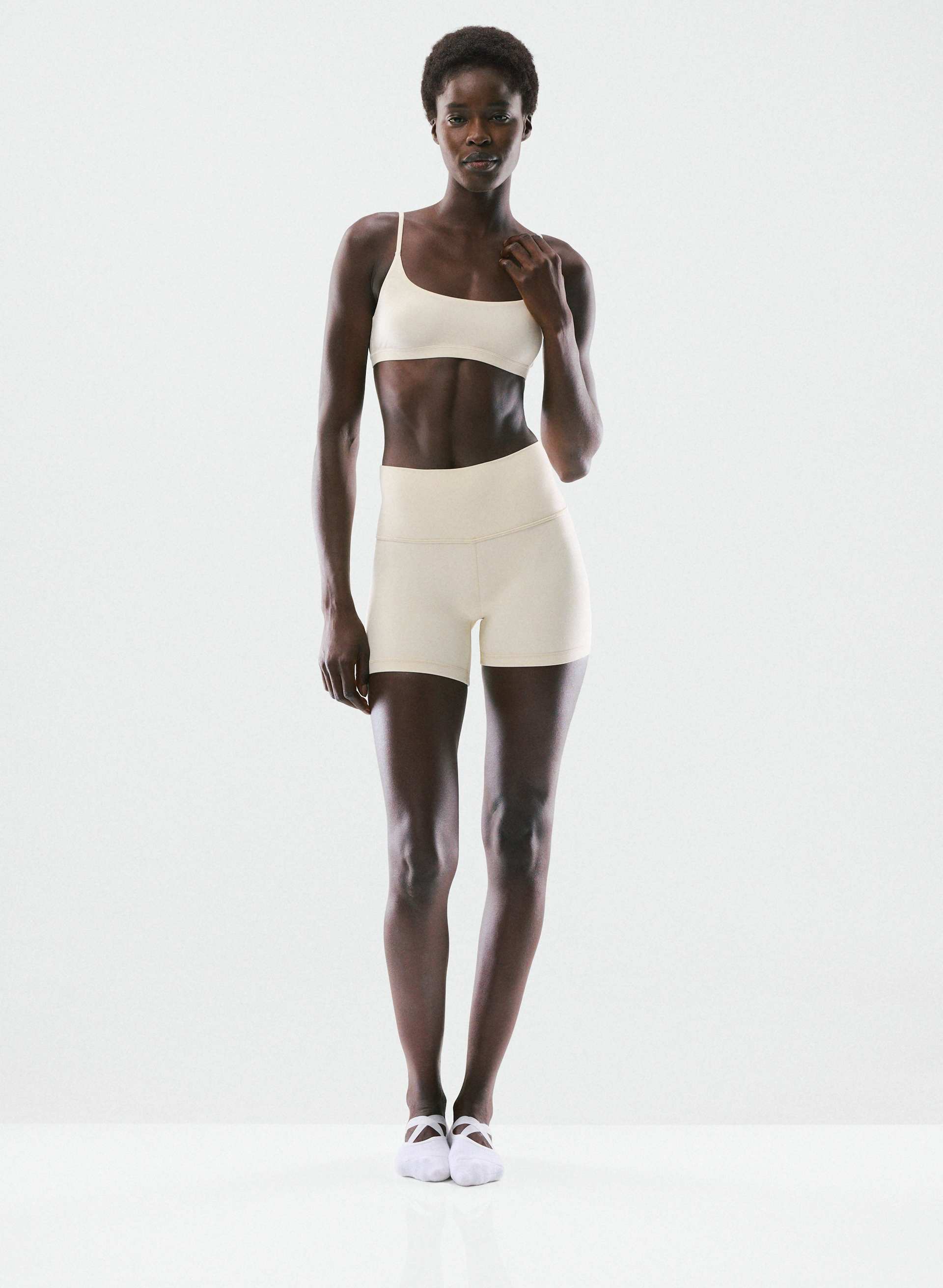 AIRBUTTER™ AURA BRA TOP | Aritzia