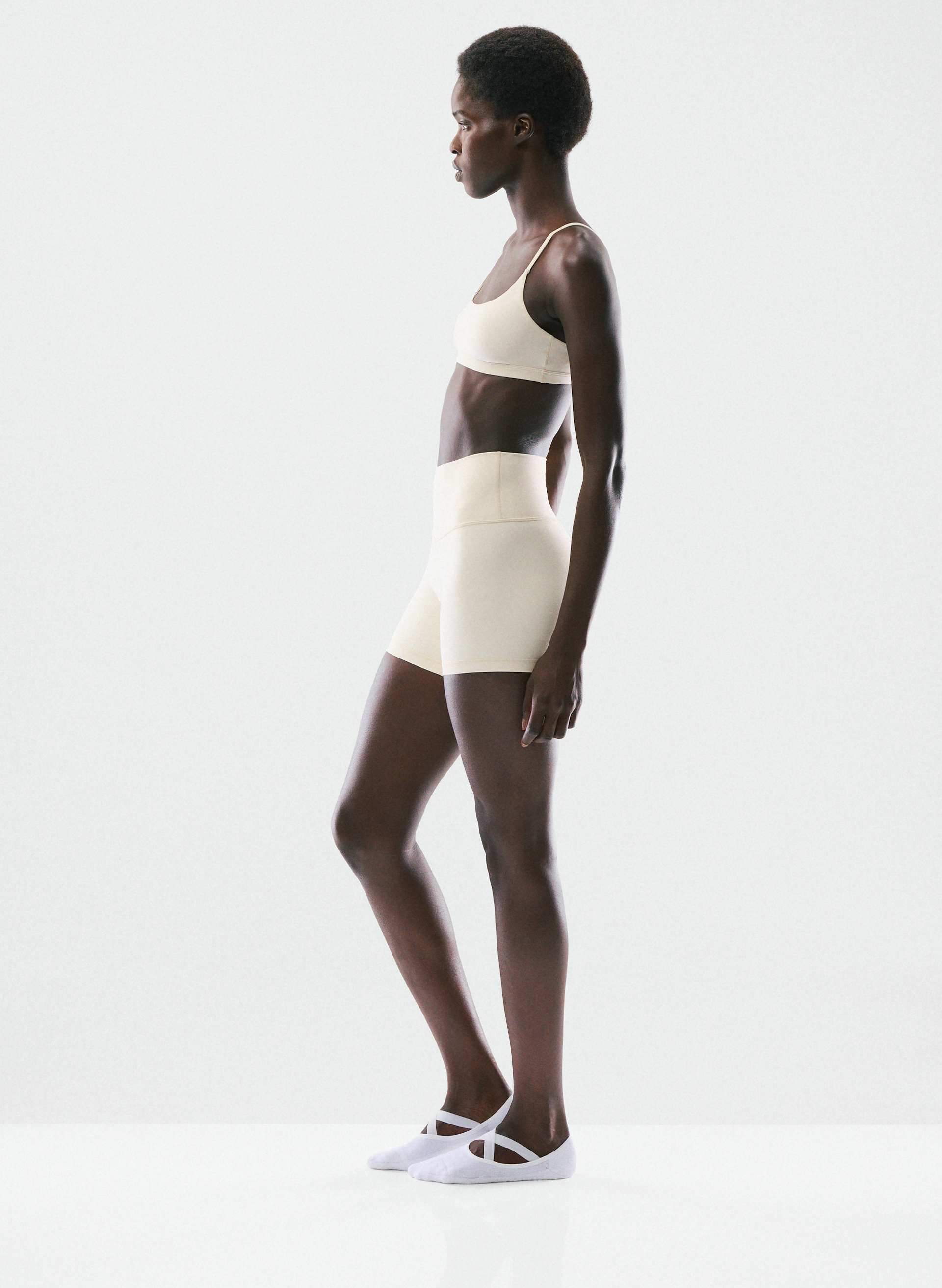 AIRBUTTER™ AURA BRA TOP | Aritzia