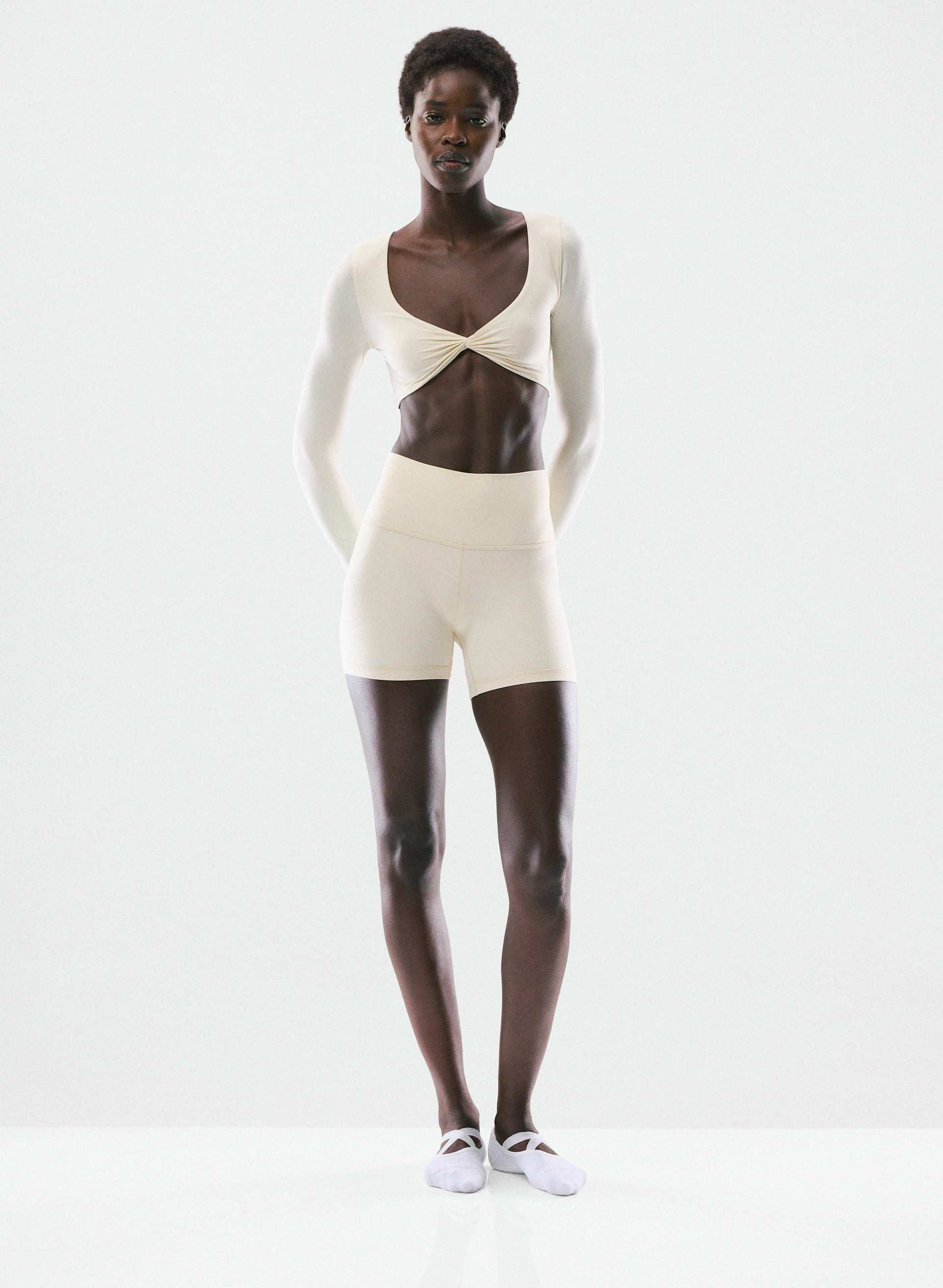 AIRBUTTER™ REPOSE LONGSLEEVE | Aritzia
