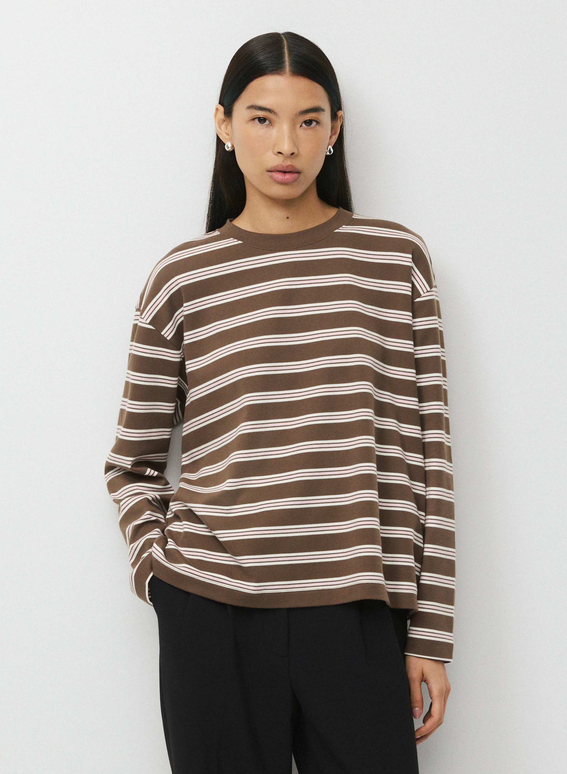 INTERLOCK COTTON STEPS LONGSLEEVE - Relaxed double-knit 100% cotton crewneck longsleeve. 