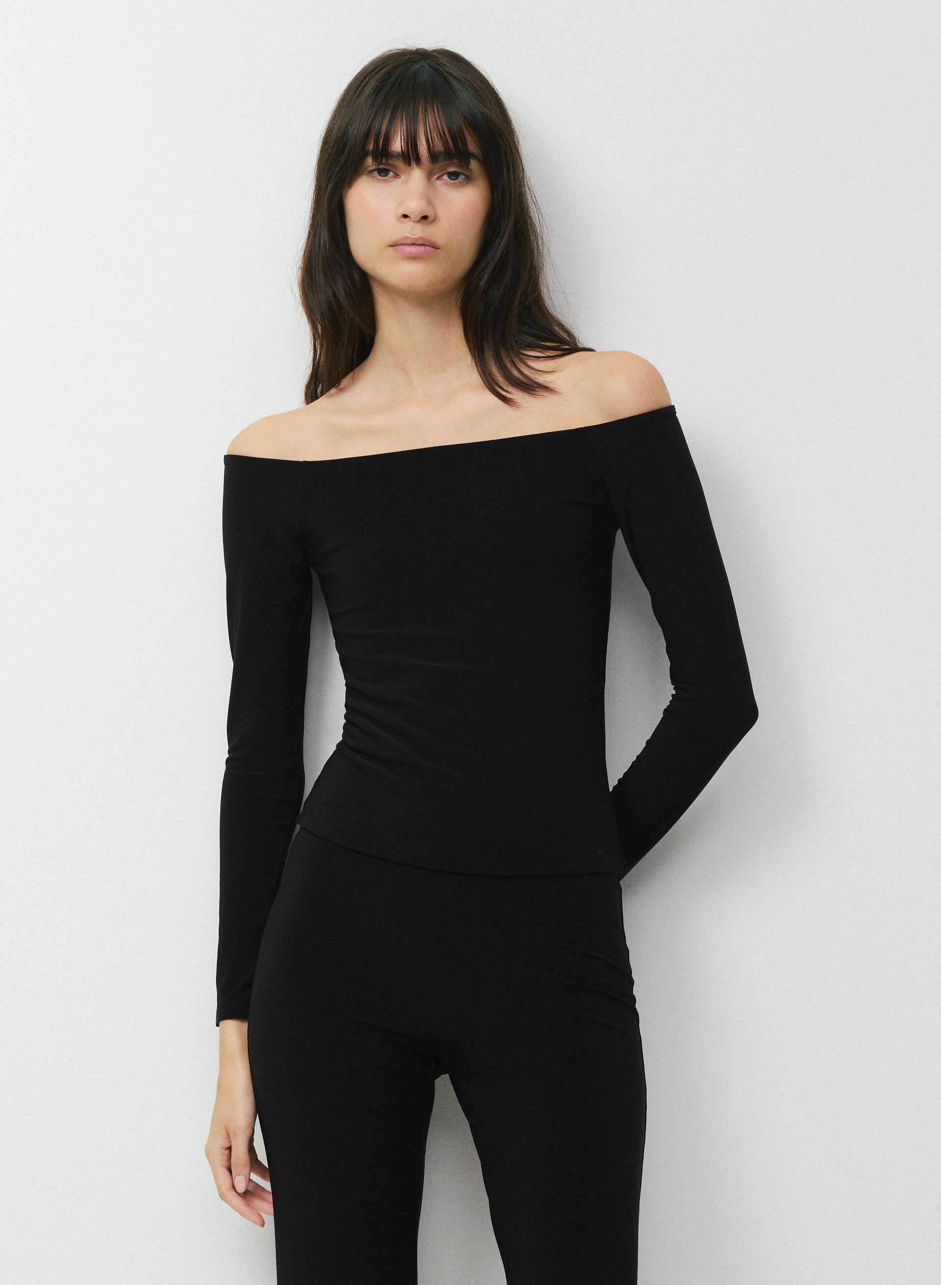 SMOOTH MATTER™ CLIQUE TOP | Aritzia