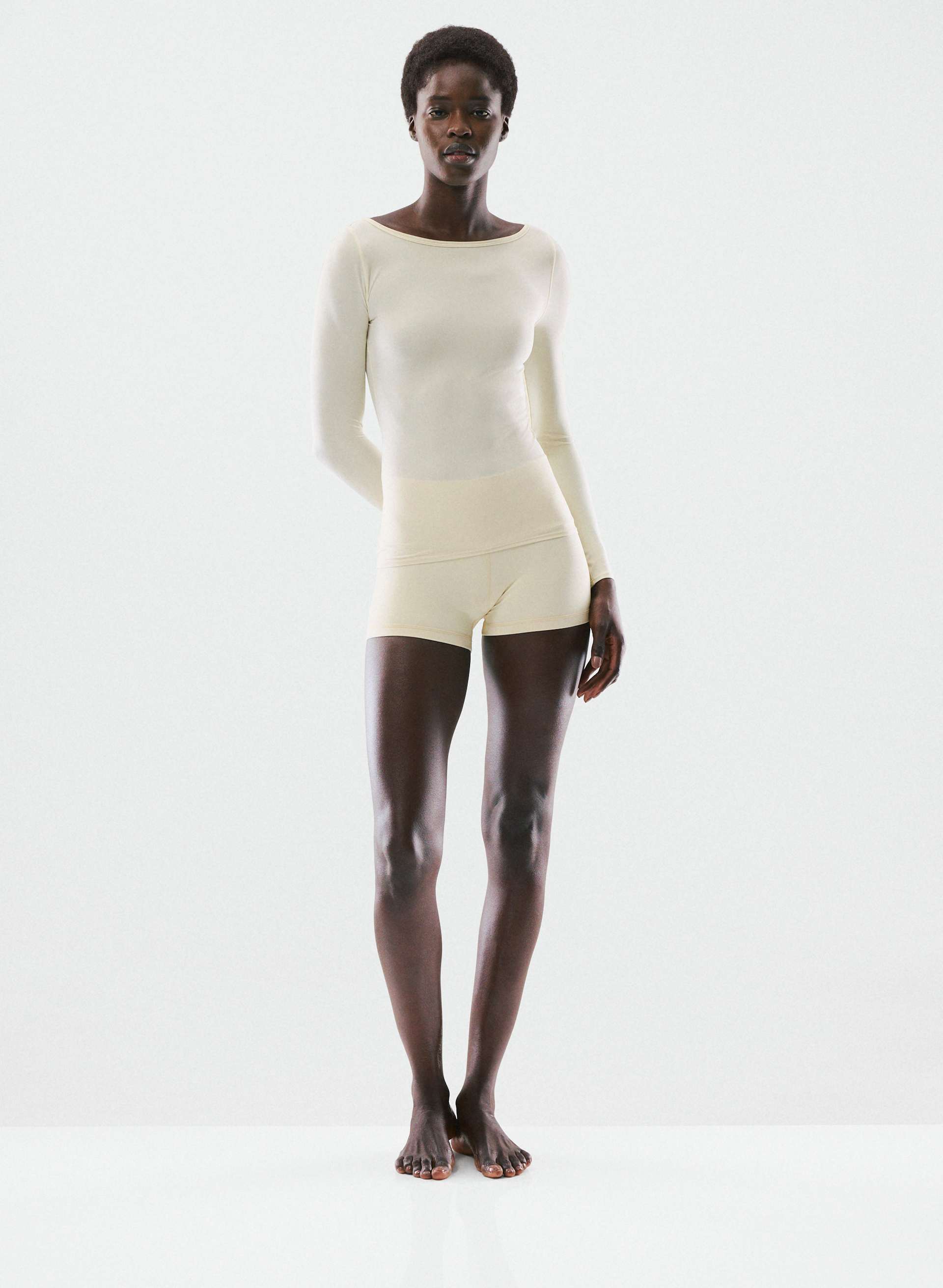 AIRBUTTER™ POISE LONGSLEEVE | Aritzia