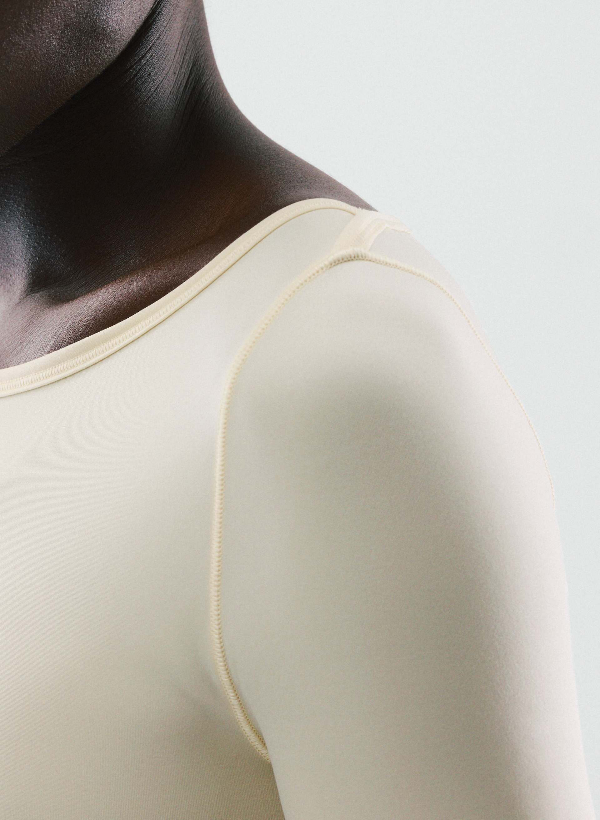 AIRBUTTER™ POISE LONGSLEEVE | Aritzia