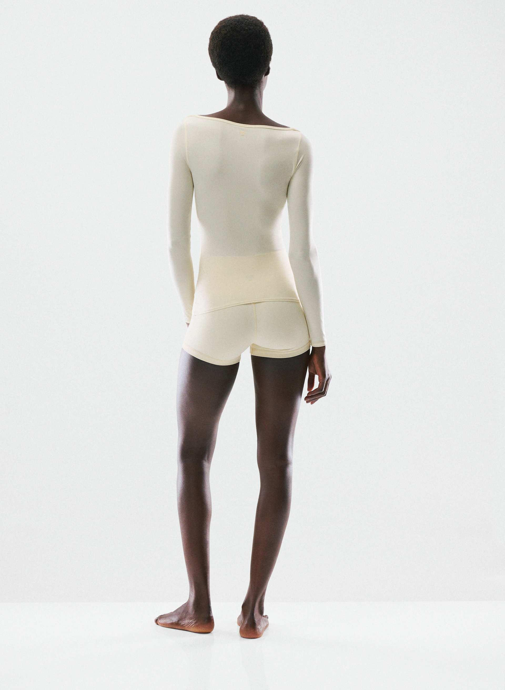 AIRBUTTER™ POISE LONGSLEEVE | Aritzia