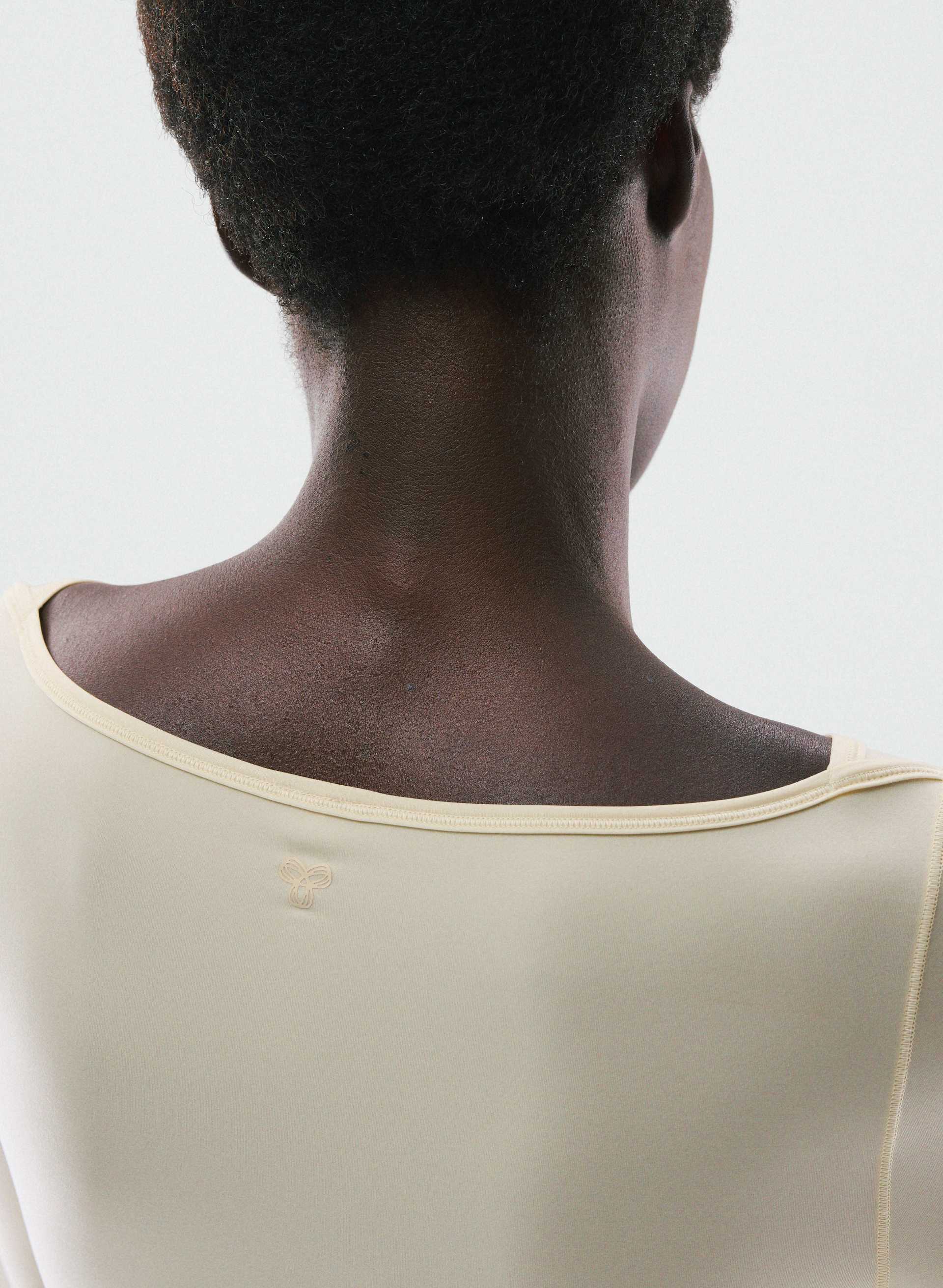 AIRBUTTER™ POISE LONGSLEEVE | Aritzia