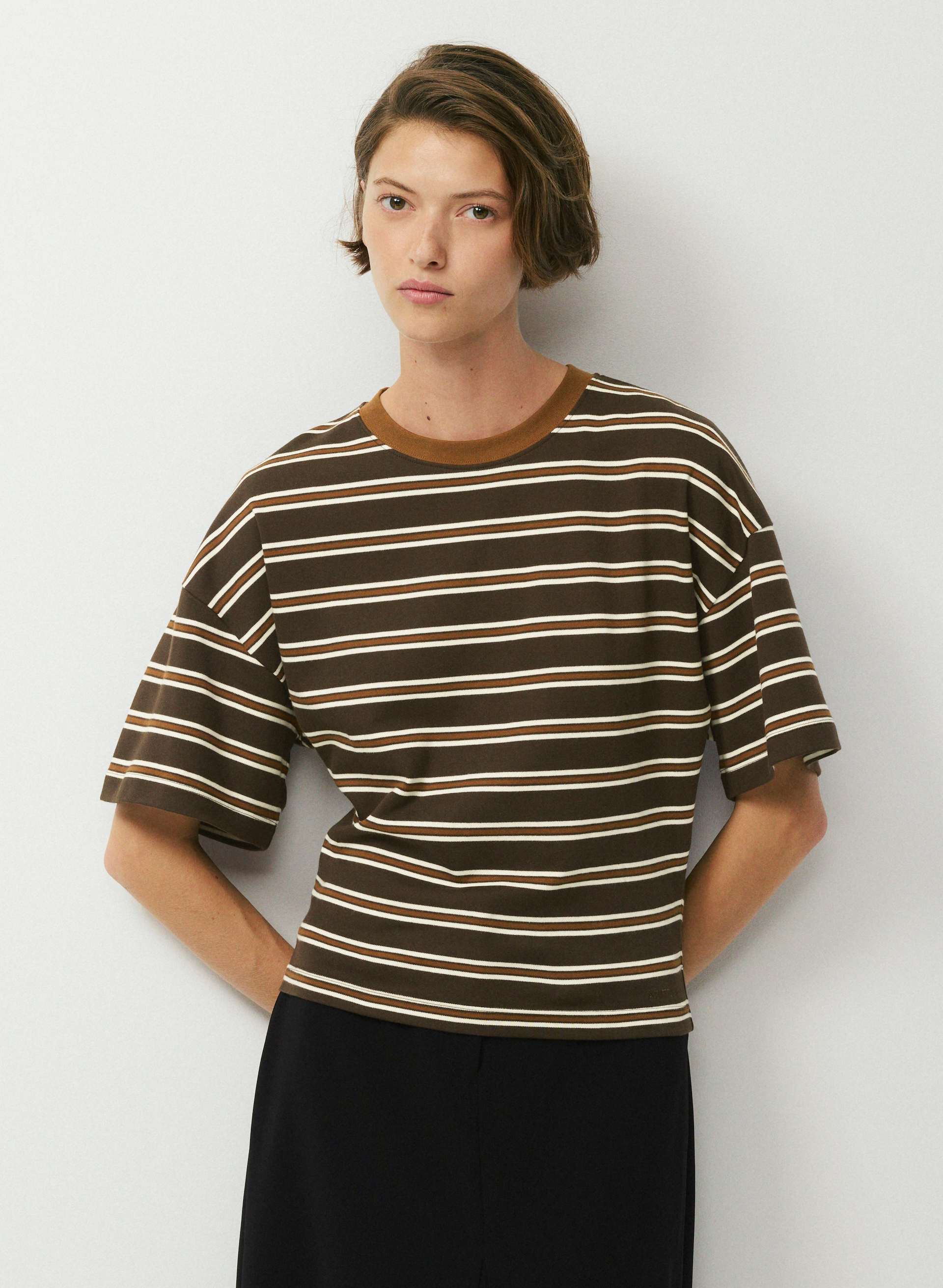 INTERLOCK COTTON BARCLAY T-SHIRT - Double-knit 100% cotton waist-defining crewneck t-shirt. 