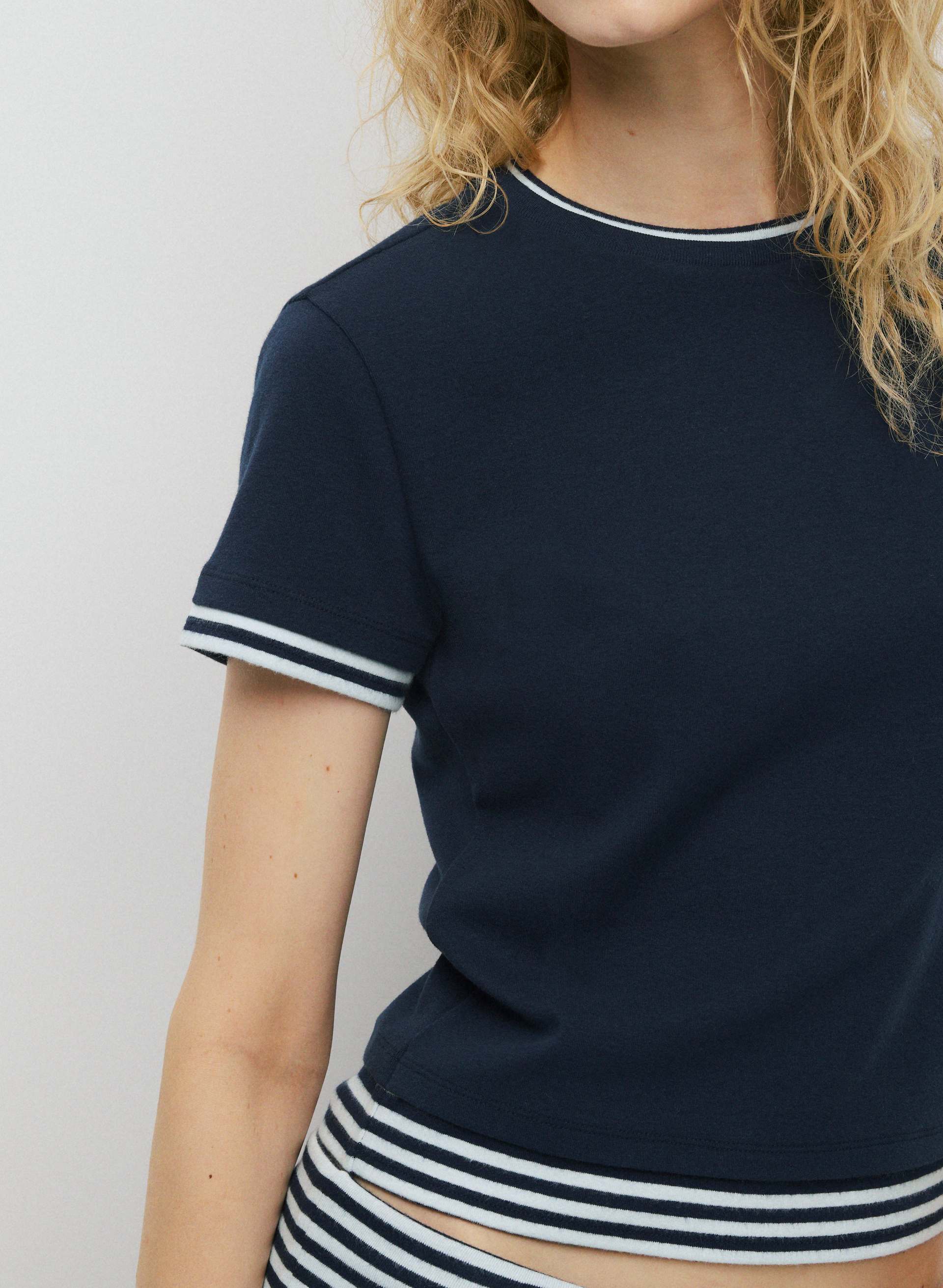 T-SHIRT HAPPINESS - BESTHUG™ | Aritzia