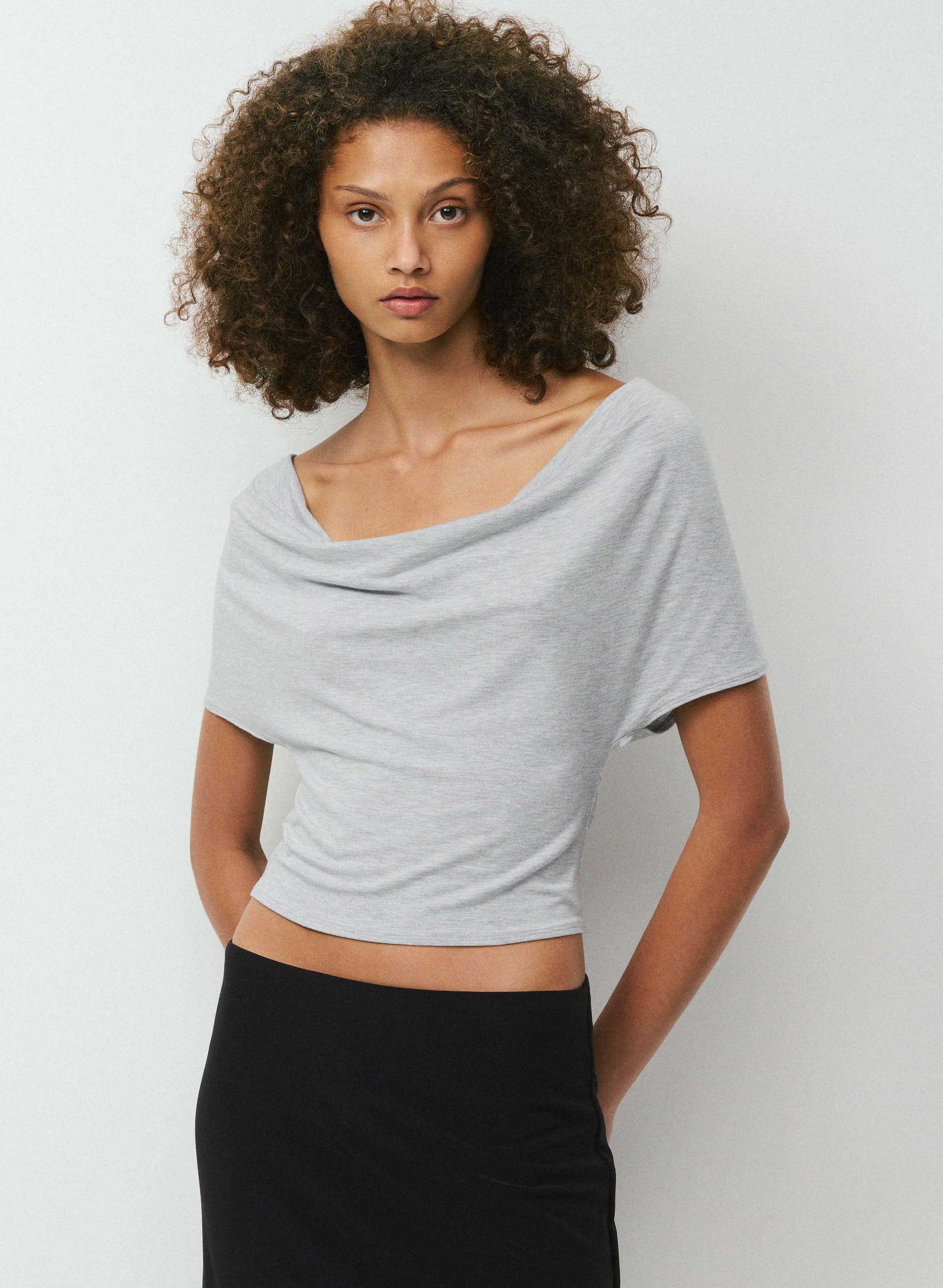 PLEASANT TOP - Drapey jersey shortsleeve cowlneck top. 