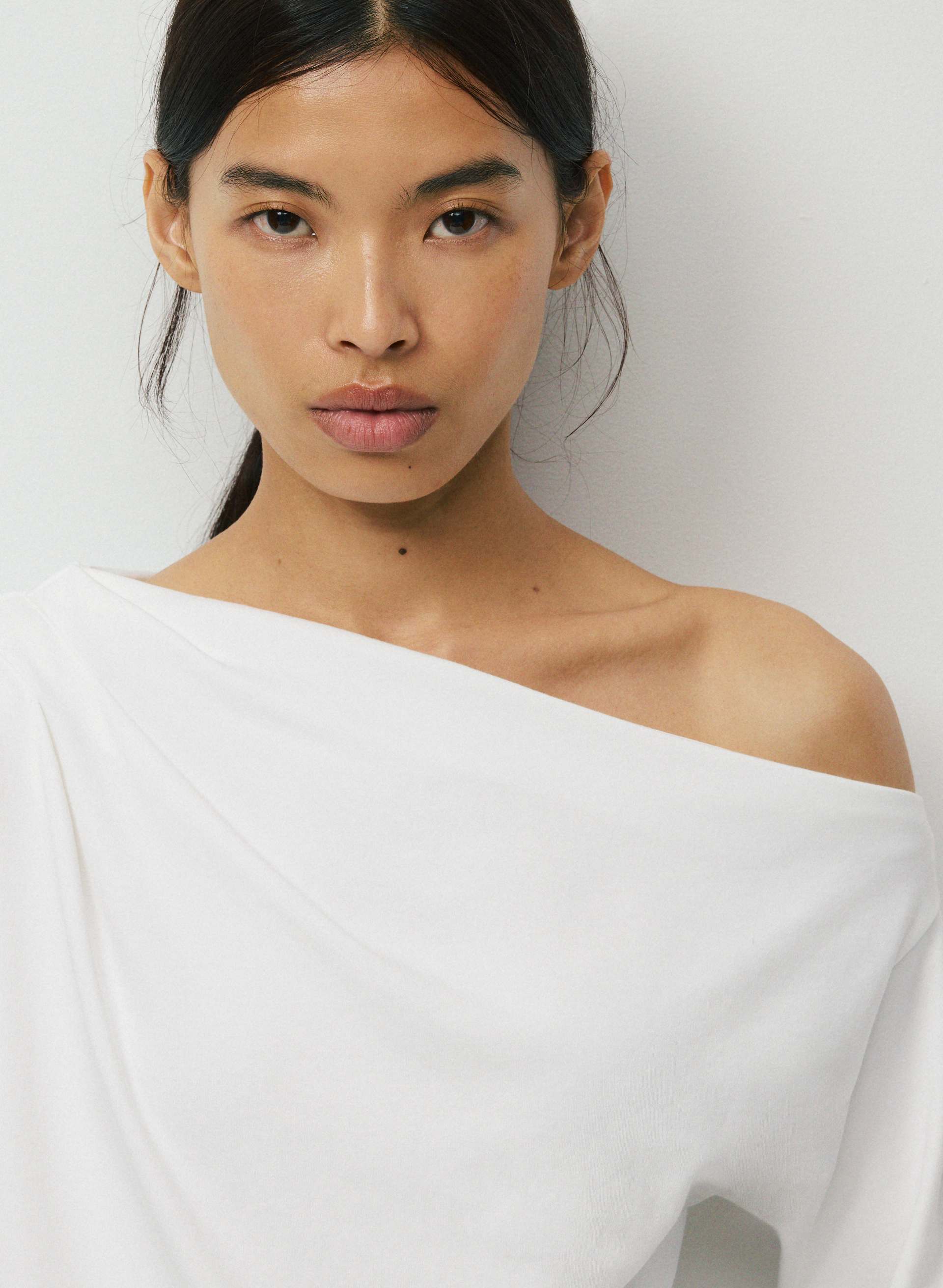 INTERLOCK COTTON SCRIPT LONGSLEEVE TOP | Aritzia