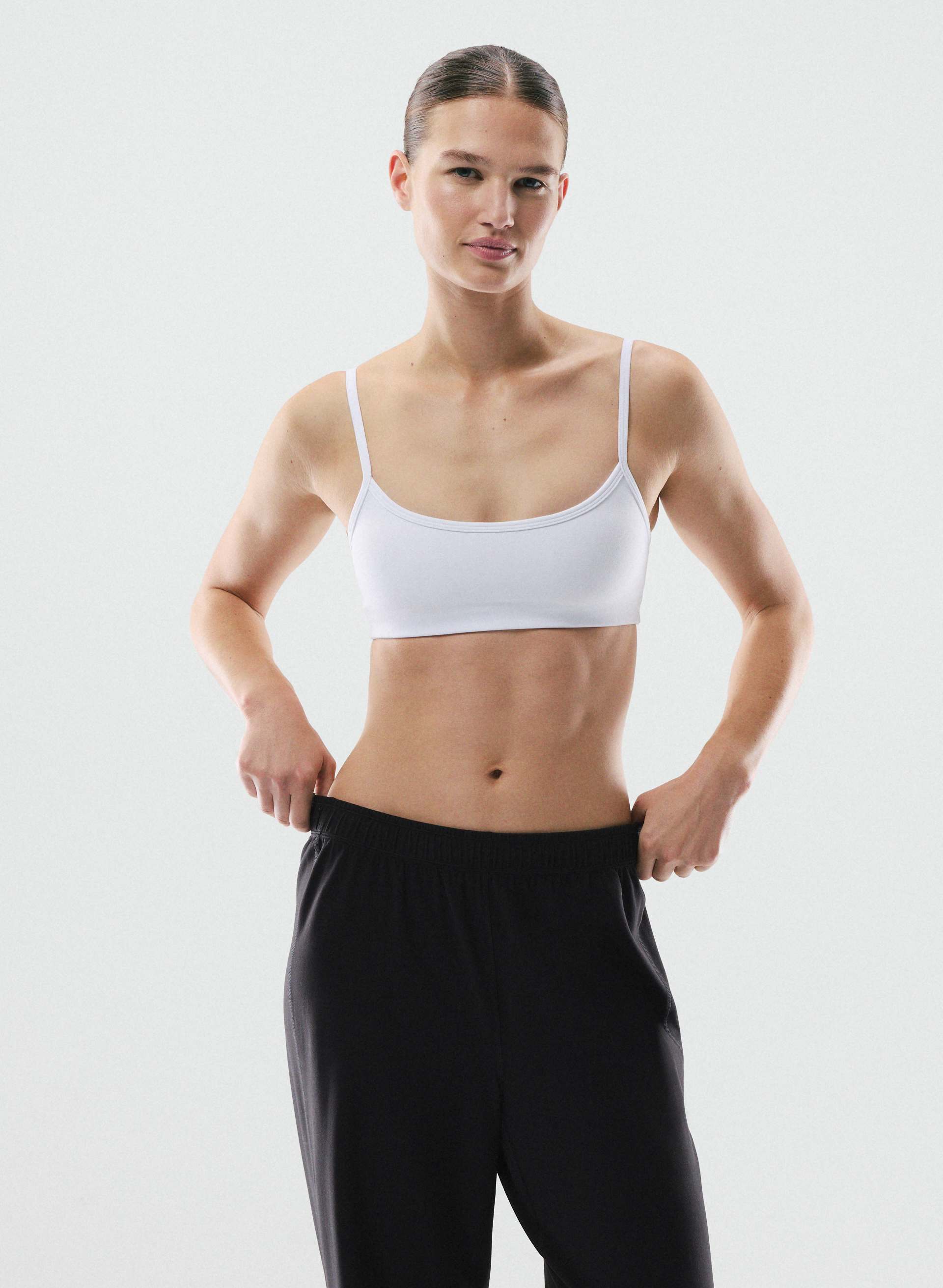 NEW BUTTER ESSENTIAL SPORTS BRA | Aritzia