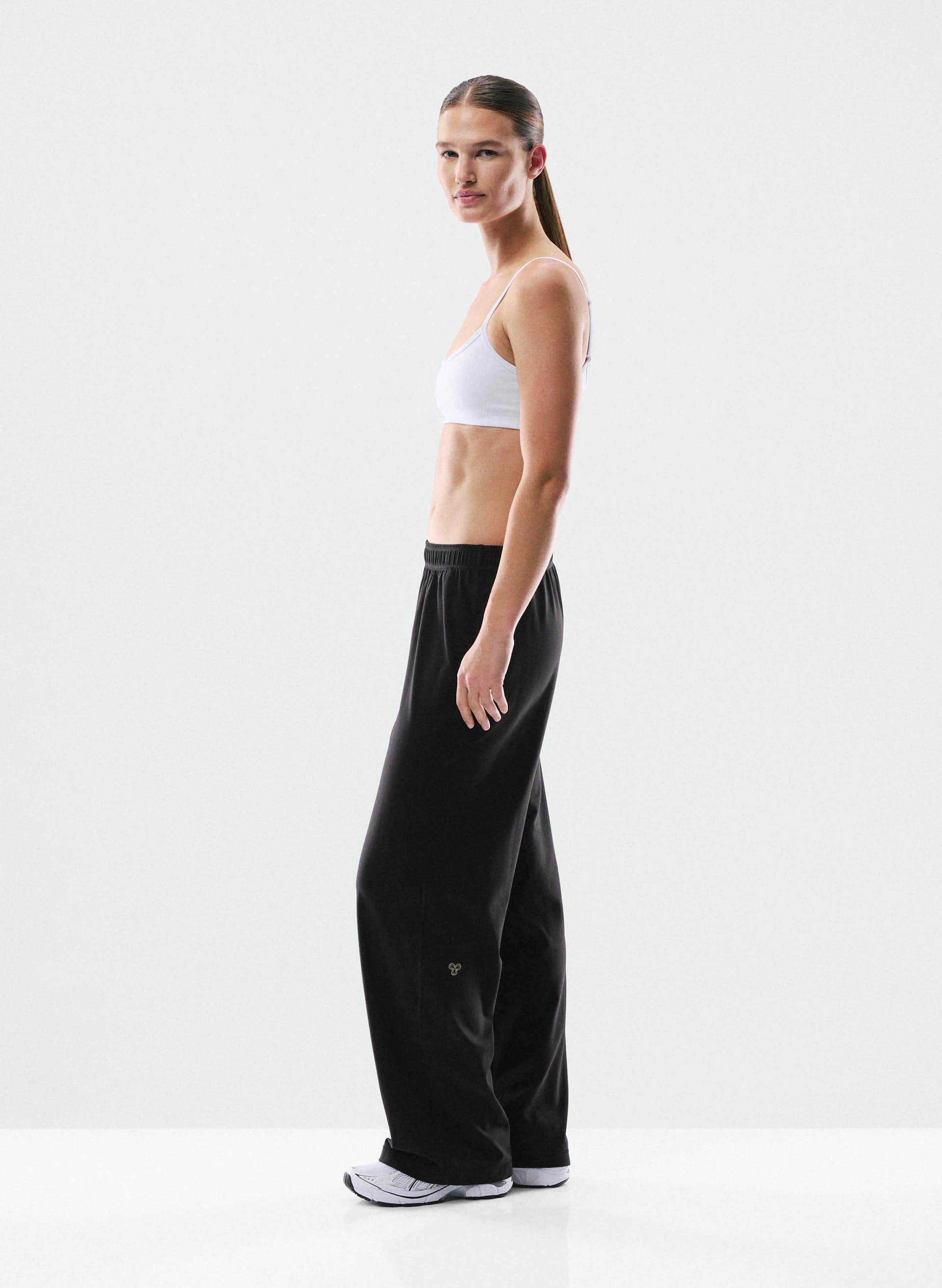 NEW BUTTER ESSENTIAL SPORTS BRA | Aritzia