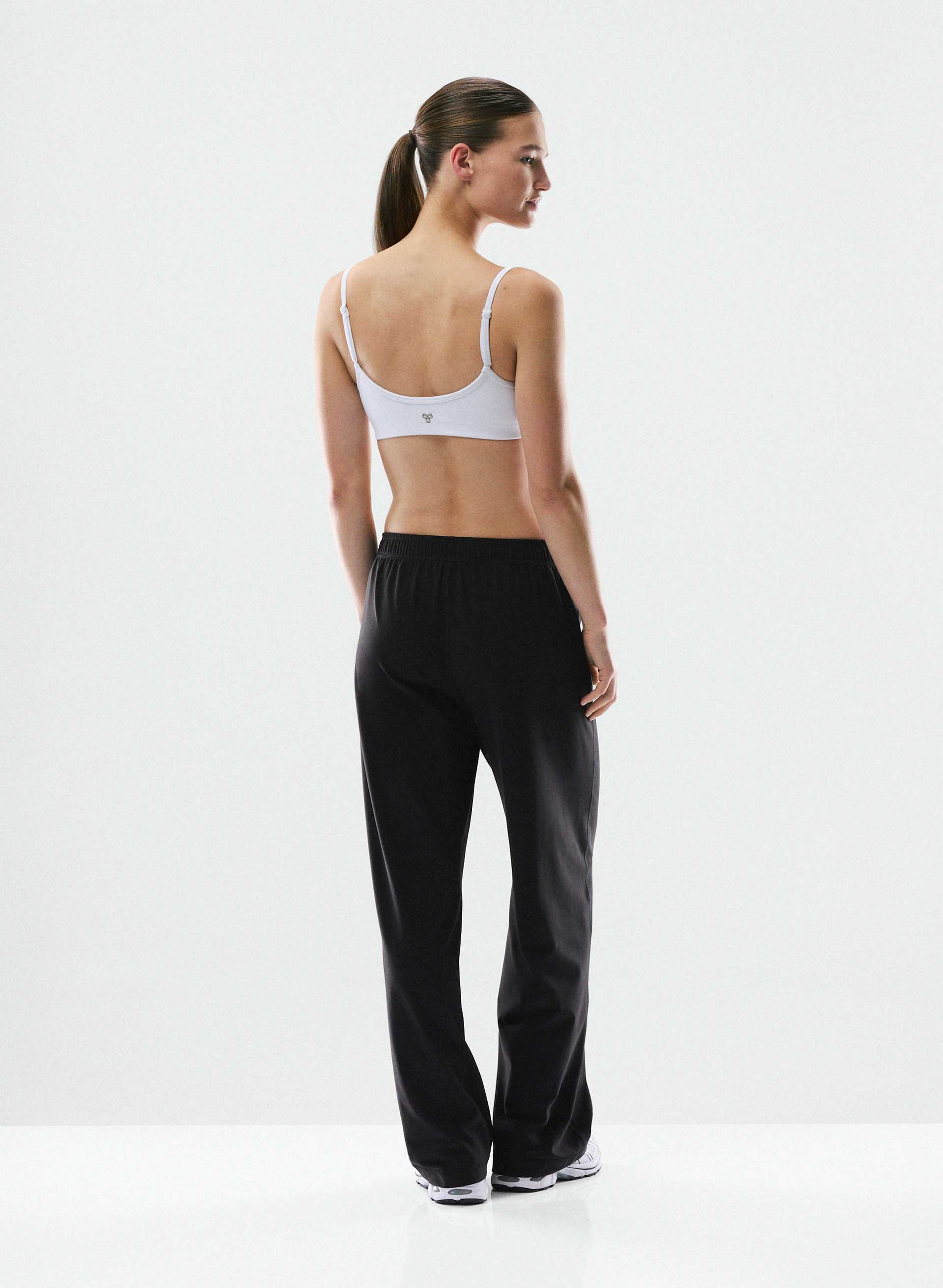 NEW BUTTER ESSENTIAL SPORTS BRA | Aritzia