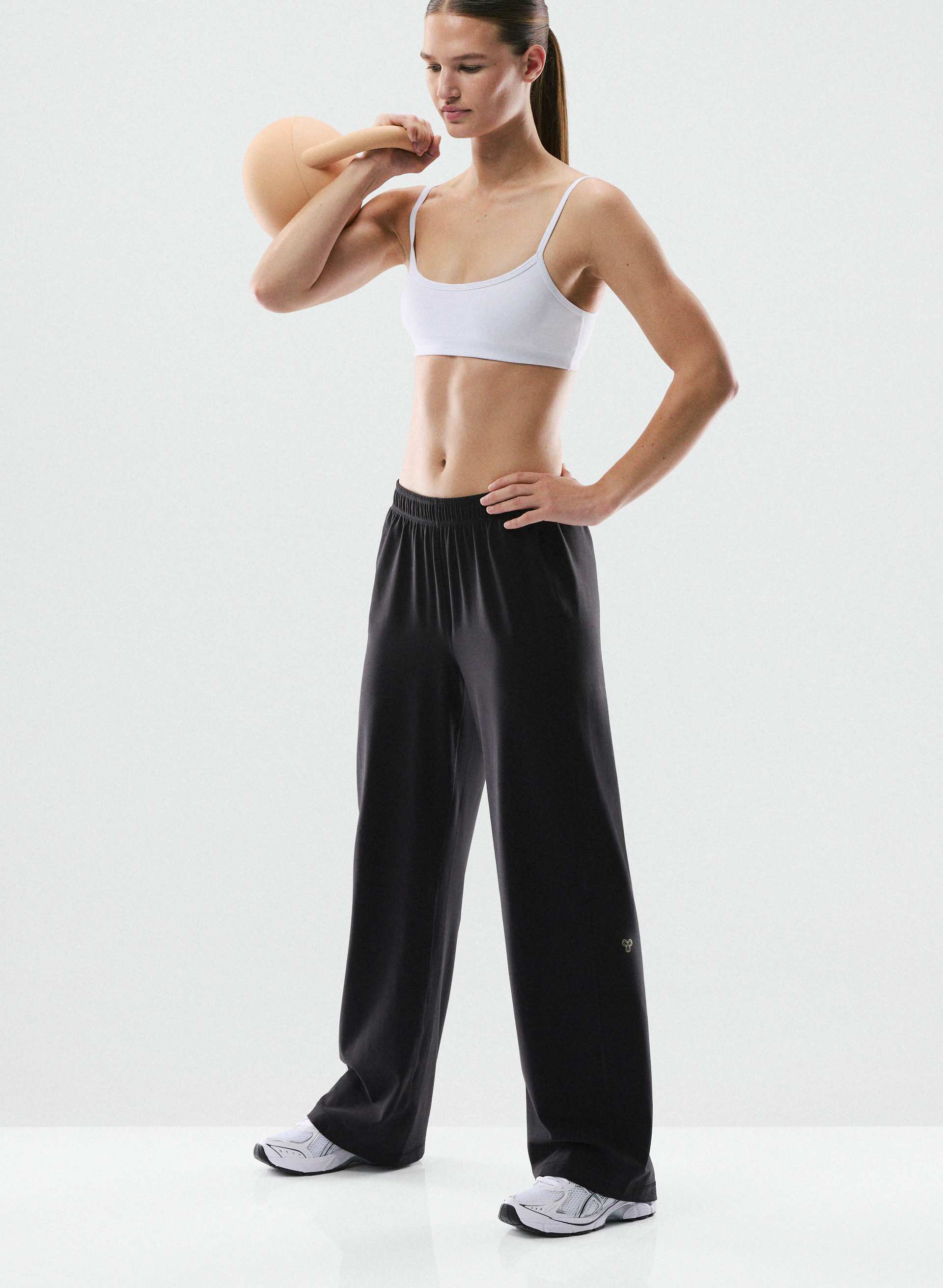 NEW BUTTER ESSENTIAL SPORTS BRA | Aritzia