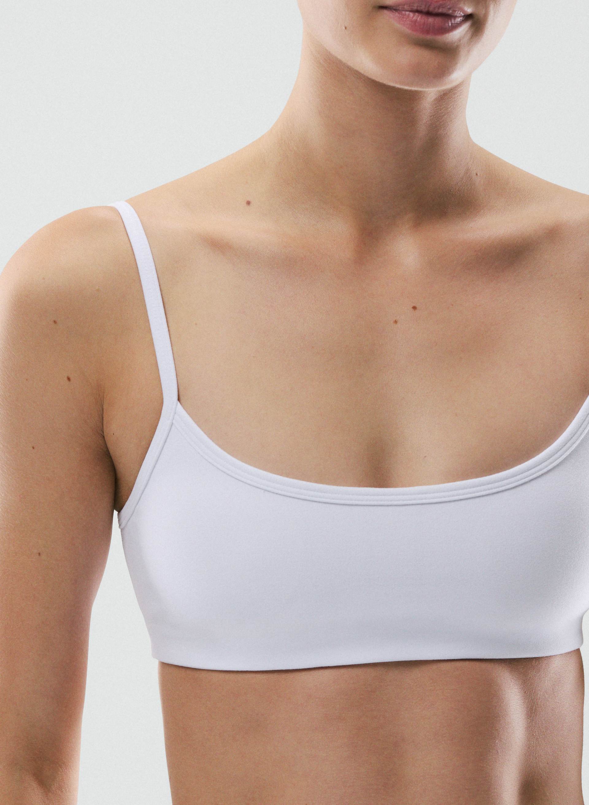 NEW BUTTER ESSENTIAL SPORTS BRA | Aritzia