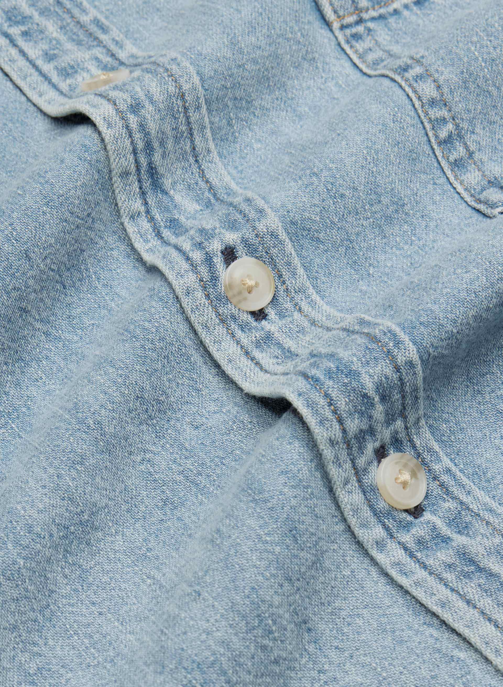 THE '80S COMFY DENIM SHIRT | Aritzia
