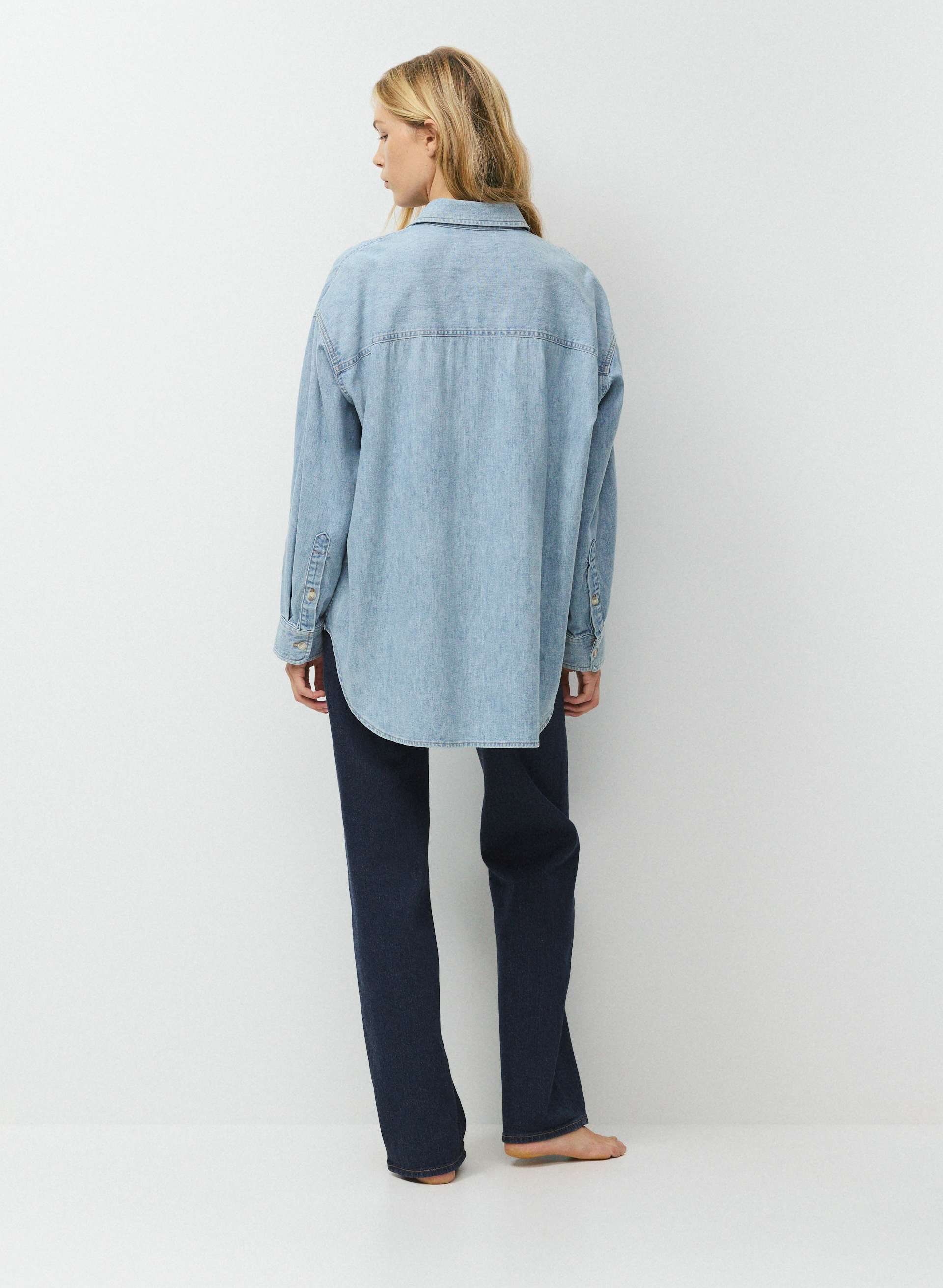 THE '80S COMFY DENIM SHIRT | Aritzia