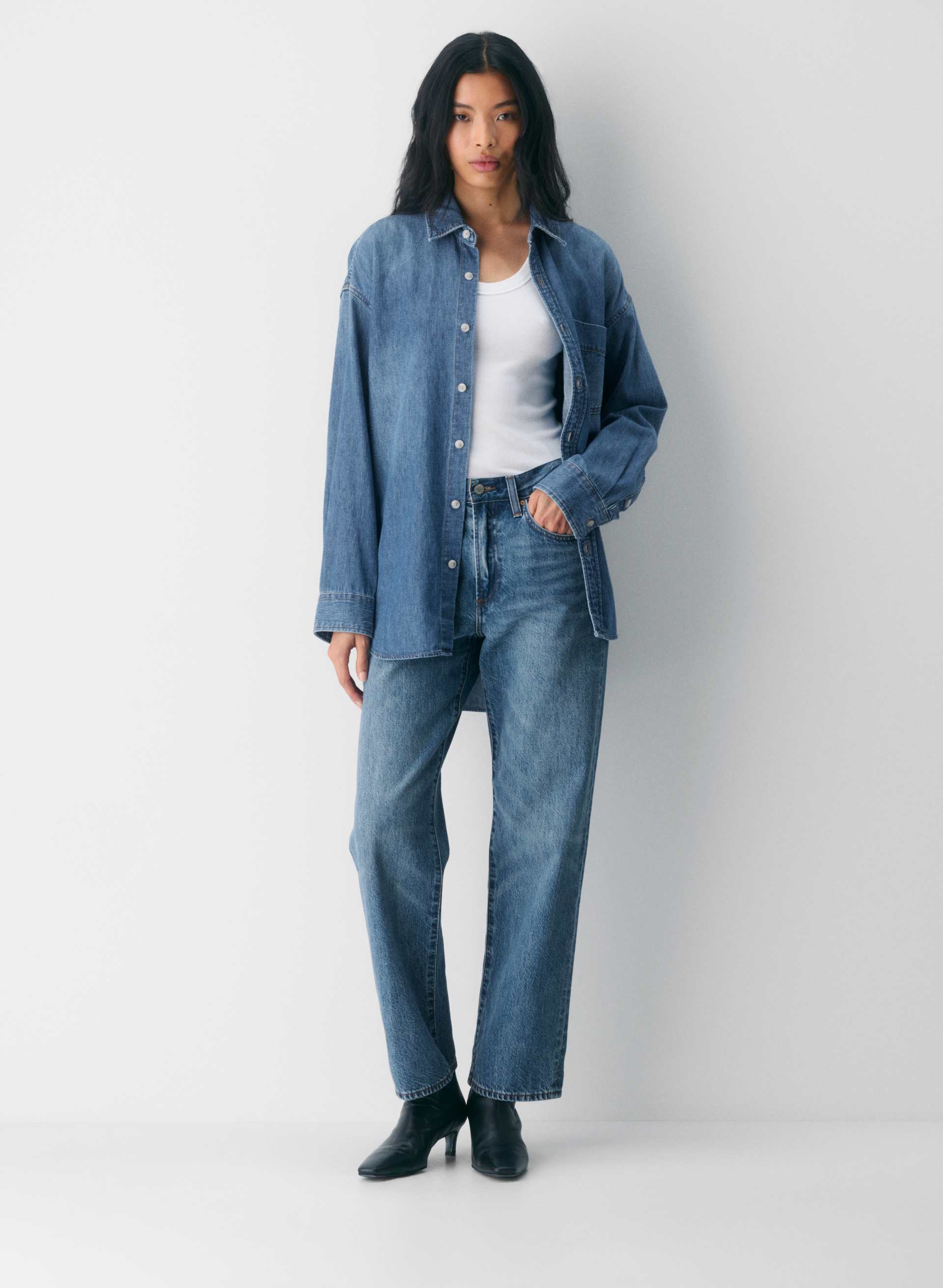 THE '80S COMFY DENIM SHIRT | Aritzia