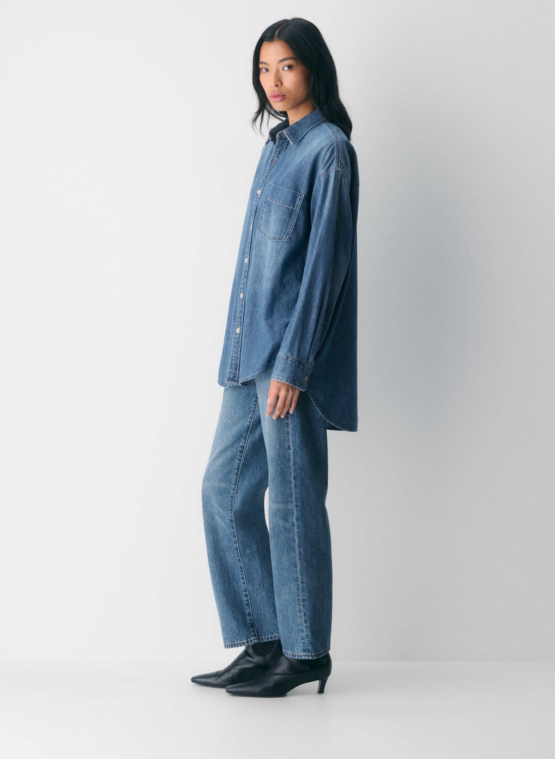 THE '80S COMFY DENIM SHIRT | Aritzia