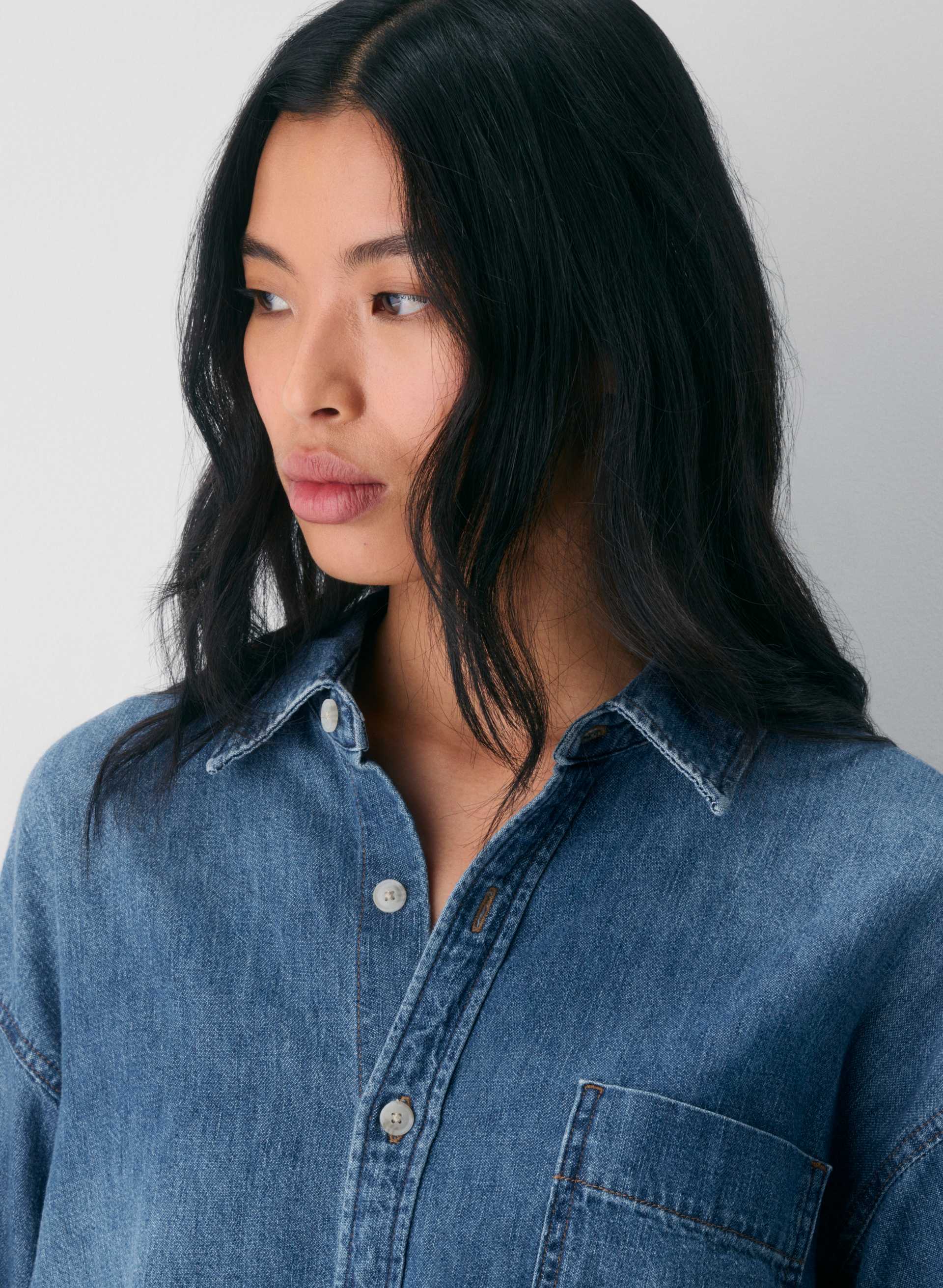 THE '80S COMFY DENIM SHIRT | Aritzia