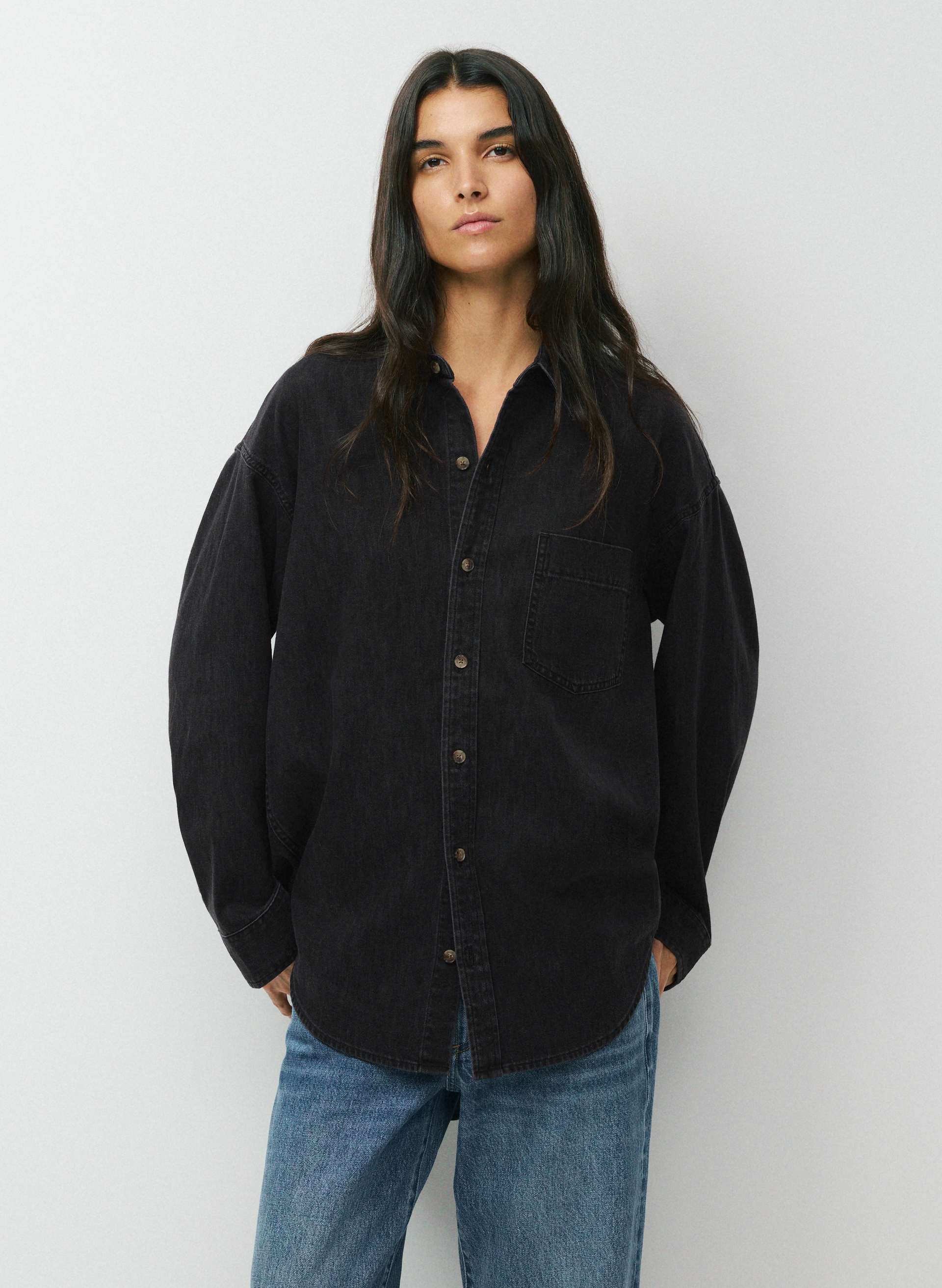 THE '80S COMFY DENIM SHIRT | Aritzia