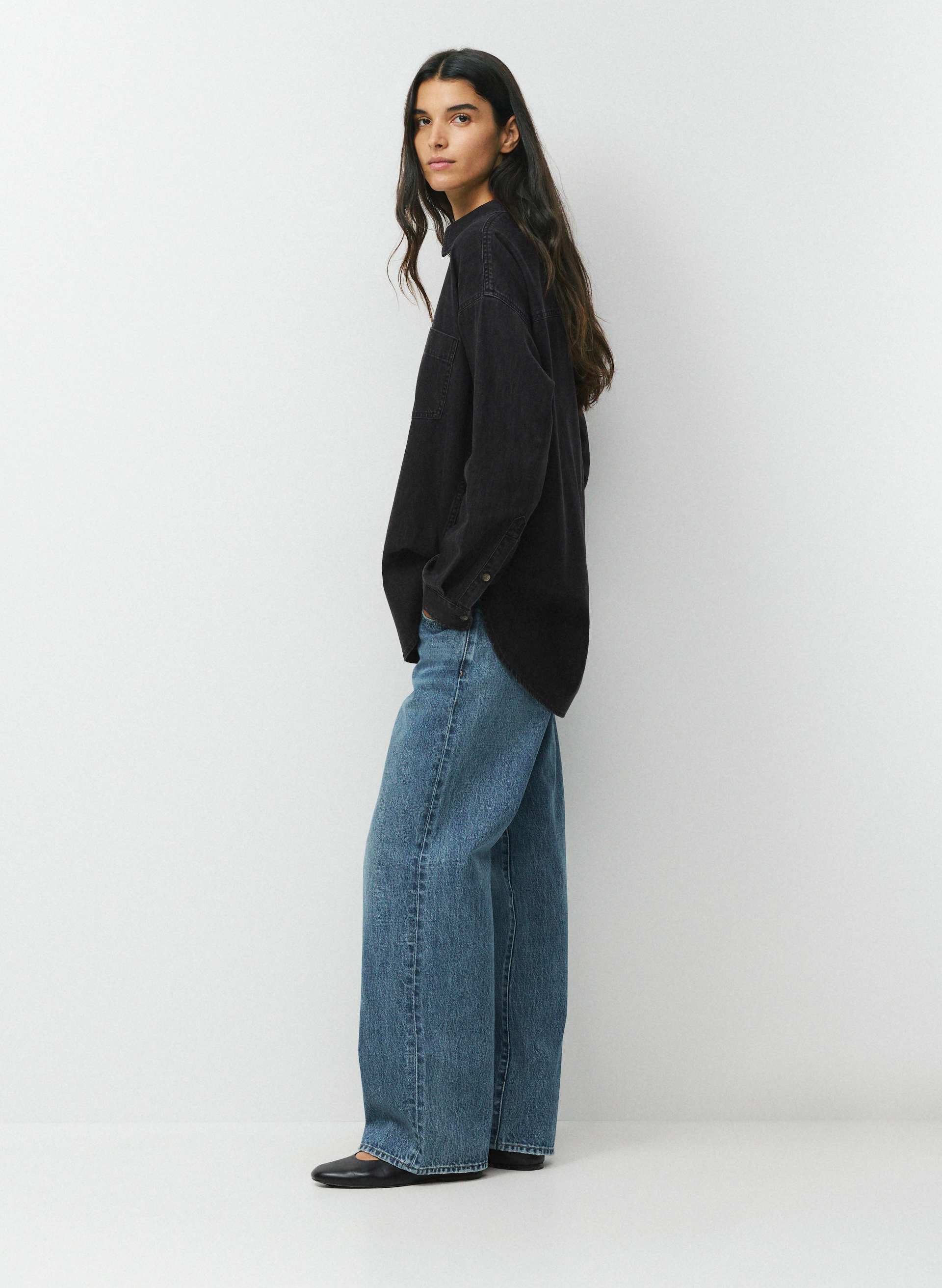 THE '80S COMFY DENIM SHIRT | Aritzia